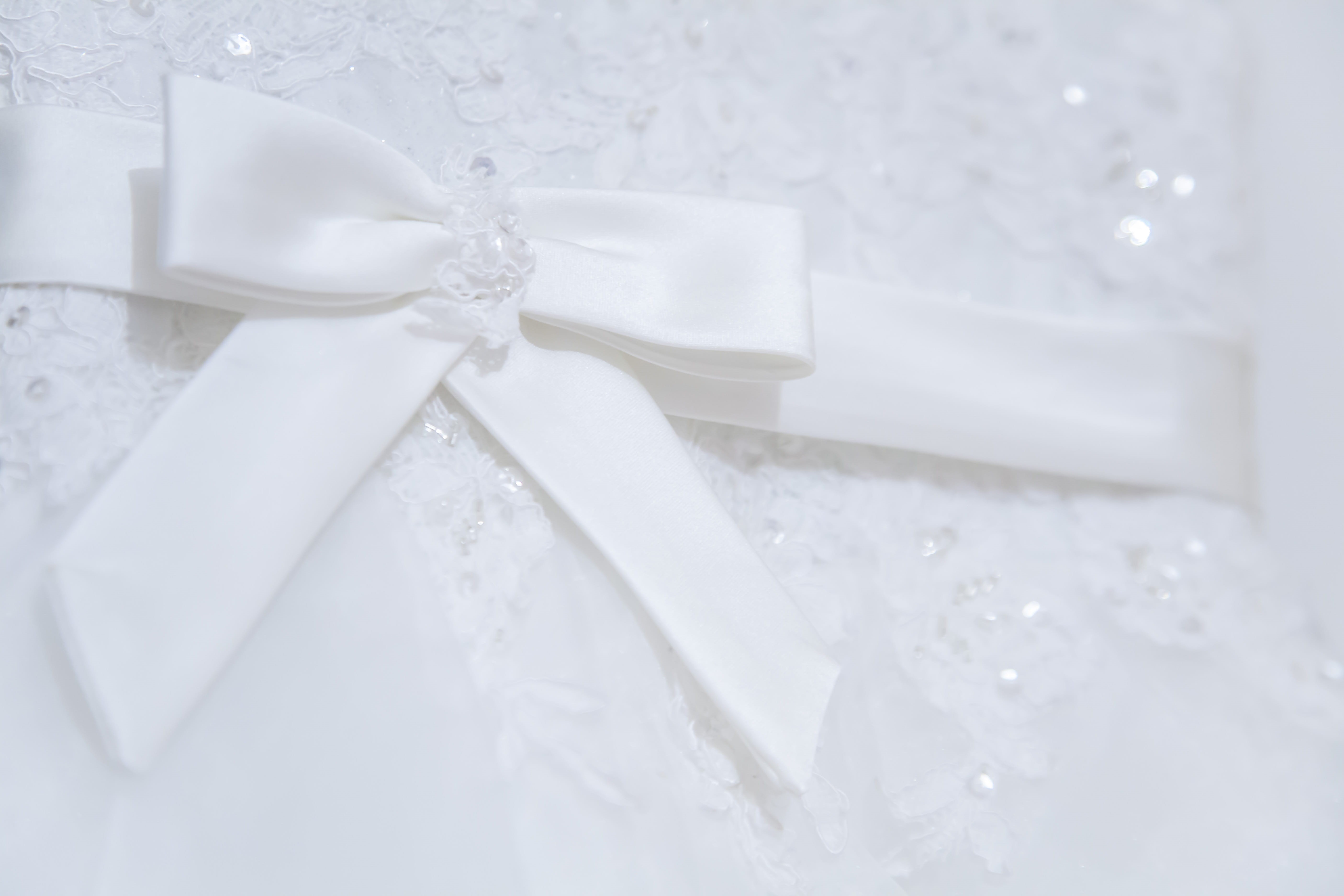 Satin, pearl jewelry, celebration event, elegance, lace, life events, gift, close-up, tie, shiny, bow, Ribbon, box - container, love, fashion, christmas, HD Wallpaper