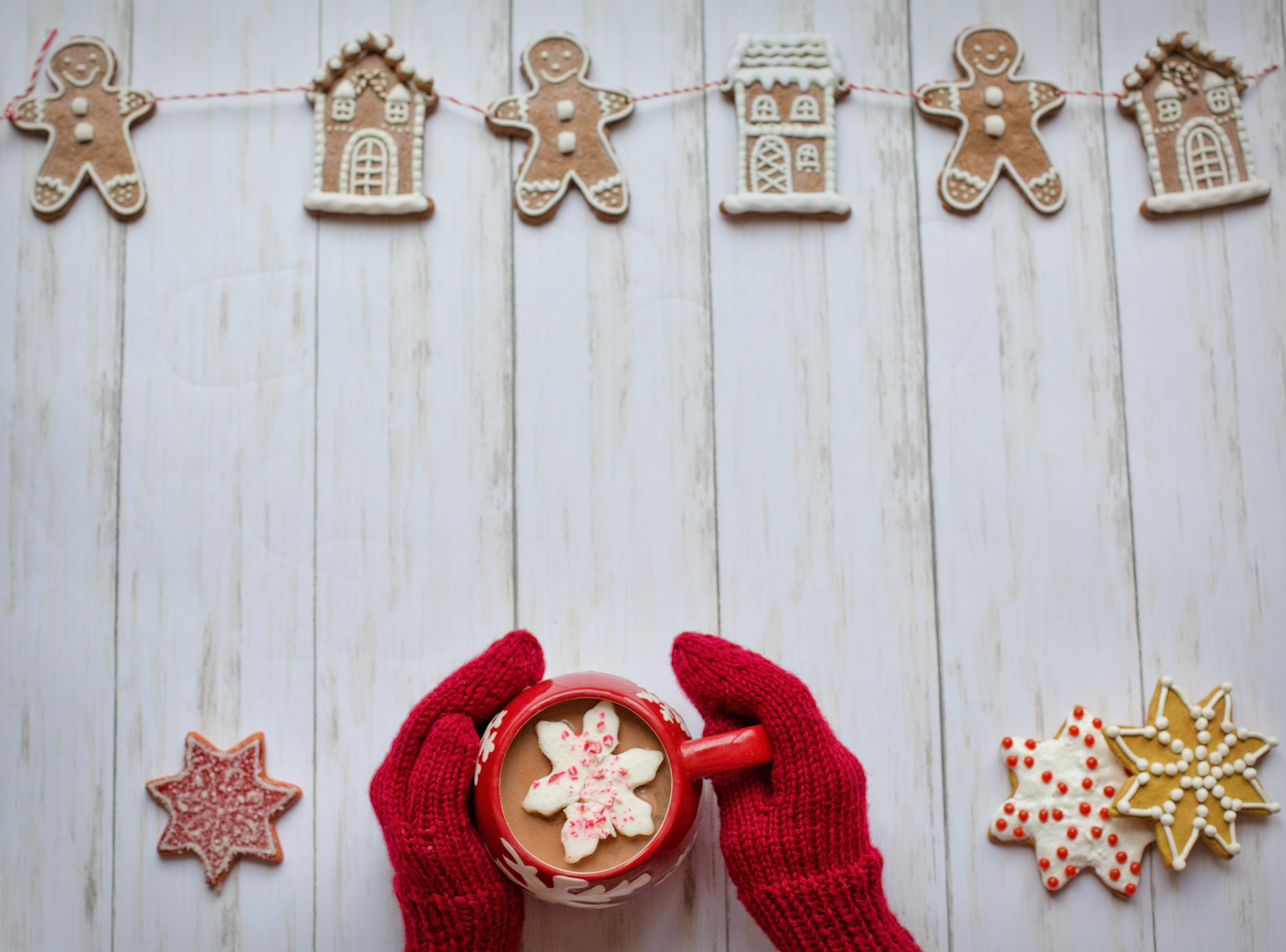 holiday, winter, red, celebration, 4K, flat lay, border, indoors, cozy, bow, shape, tied bow, wood - material, ribbon - sewing item, cookies, cosy, christmas, HD Wallpaper