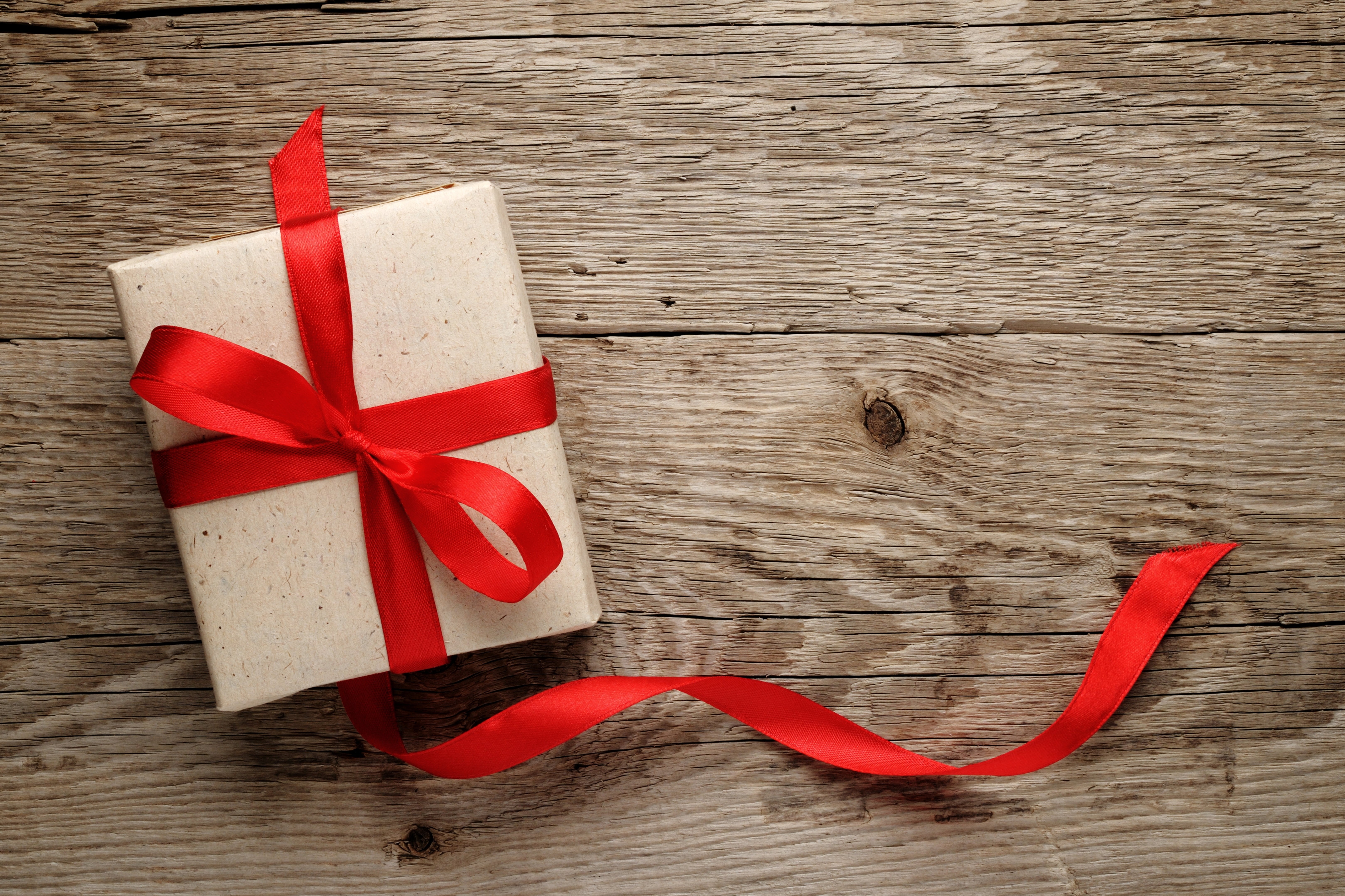 christmas Present, romance, ribbon - sewing item, wood - Material, love, season, decoration, table, 5K, box, still life, event, decor, christmas, valentines Day - Holiday, HD Wallpaper