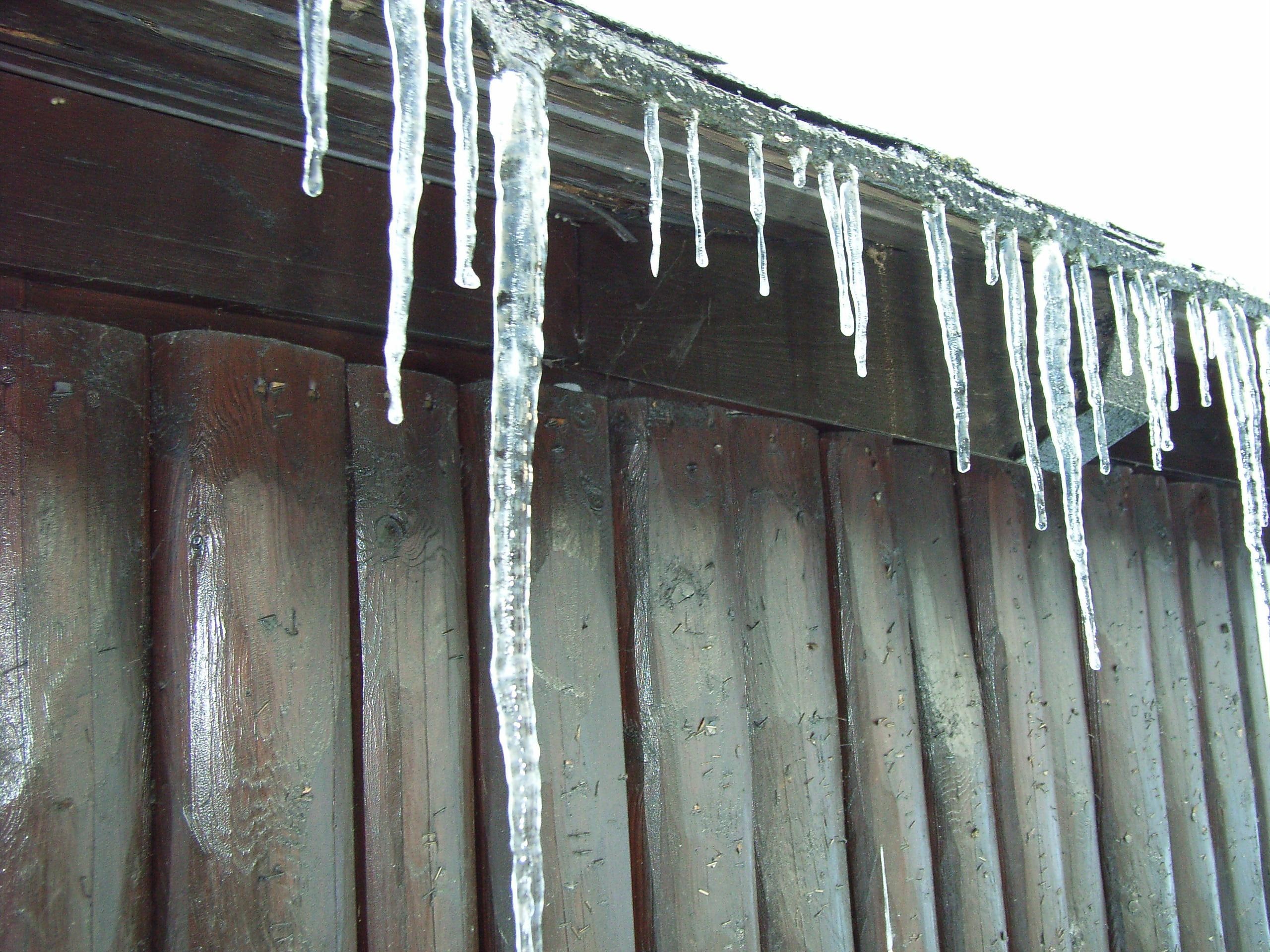 ice, 2K, bus, icecicles, winter, natural, cold, 3d and abstract, stop, roof, HD Wallpaper