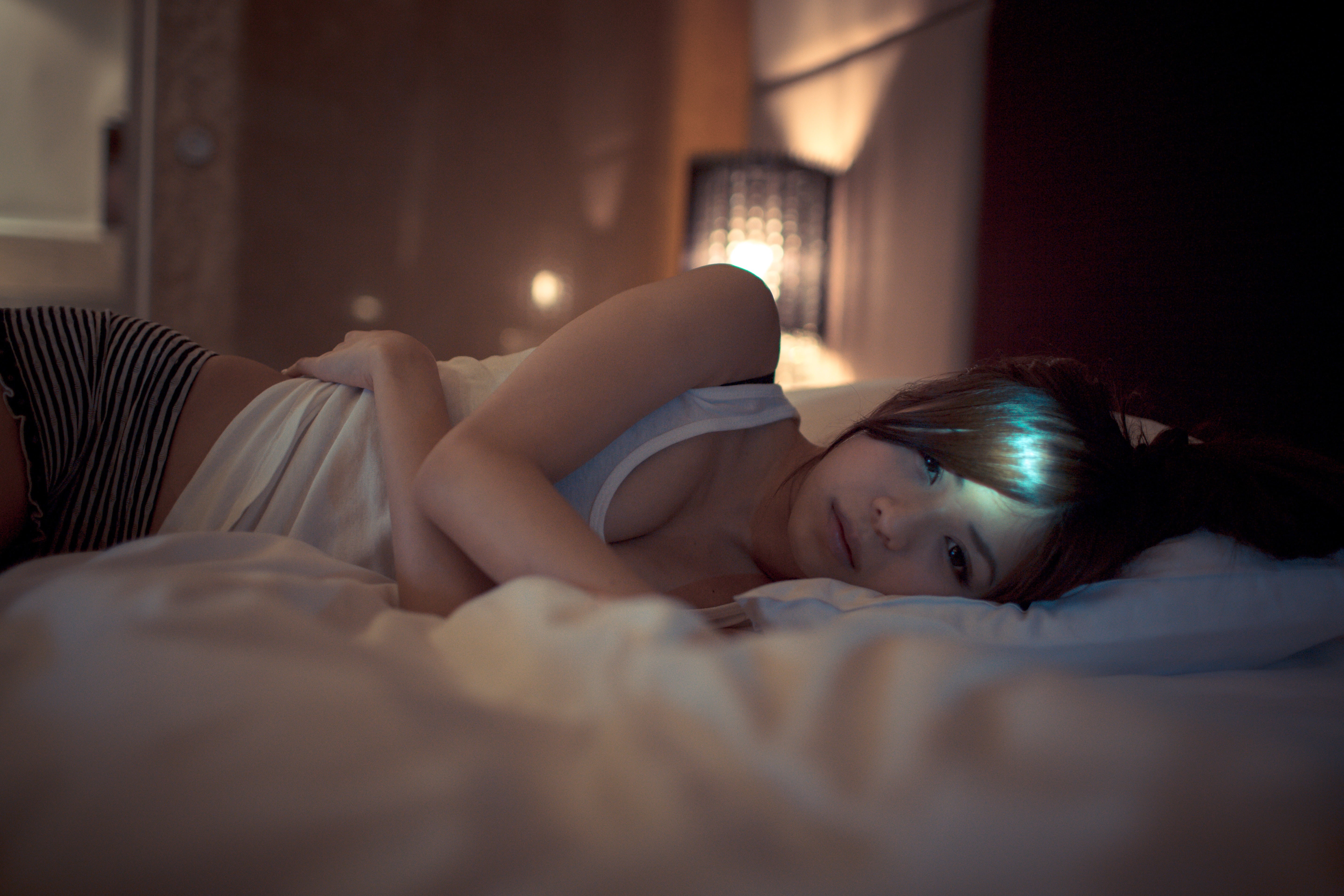 comfortable, innocence, cozy, beautiful woman, sleeping, relaxation, domestic life, furniture, lying down, bed, women, night, hair, brown hair, childhood, HD Wallpaper