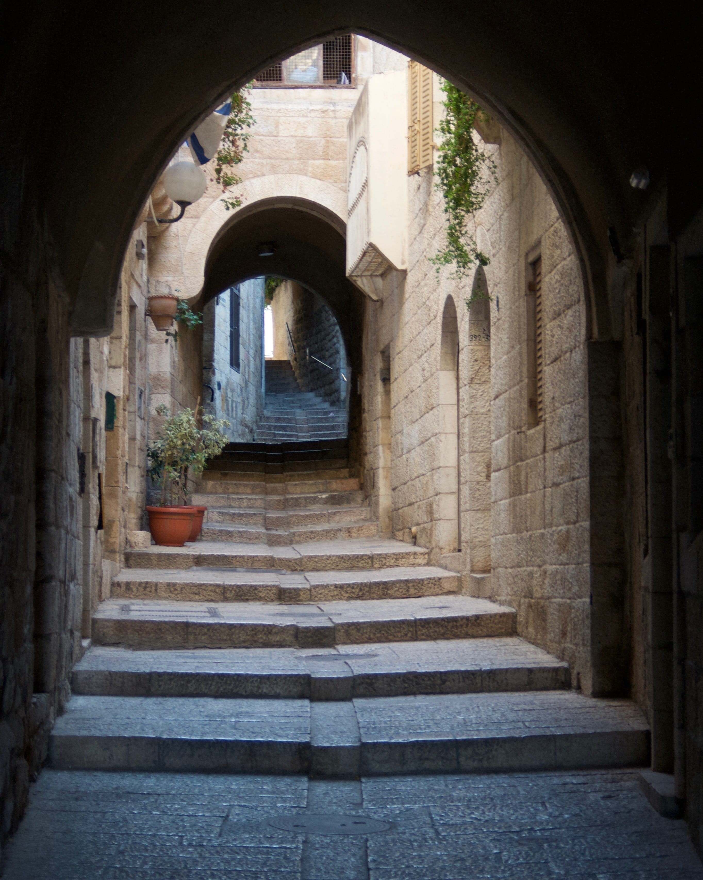 direction, door, staircase, day, outdoors, old, city, architectural column, the past, no people, built structure, arch, architecture, jerusalem, israel, Phone HD Wallpaper