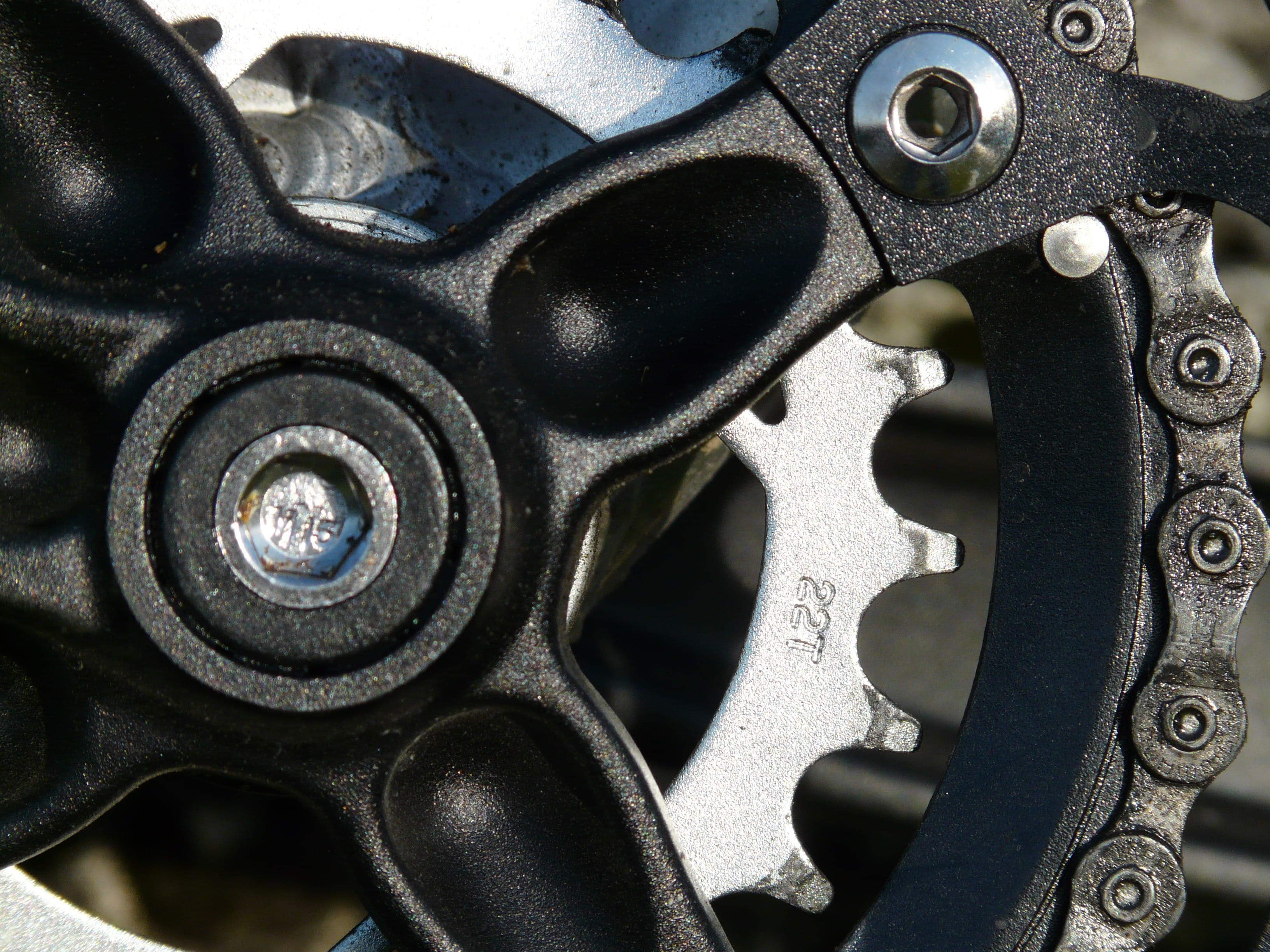 wreath, indoors, full frame, chainrings, gear, close-up, pattern, metal, Mountain Bike, metallic, chain, silver colored, construction, transportation, shine, HD Wallpaper