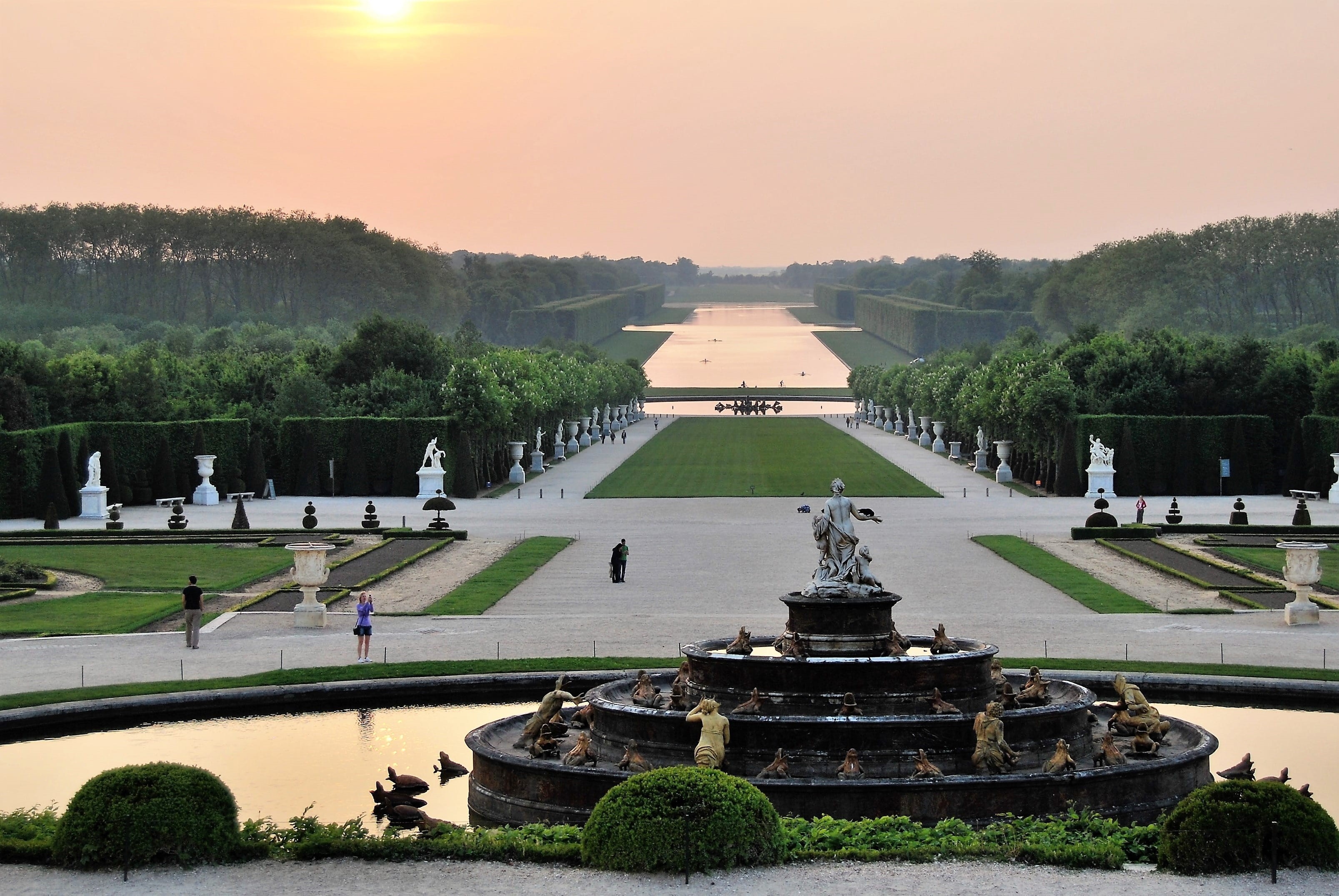france, city, places of interest, tree, hedge, travel destinations, ornamental garden, fountain, government, no people, versailles, day, castle, nature, HD Wallpaper