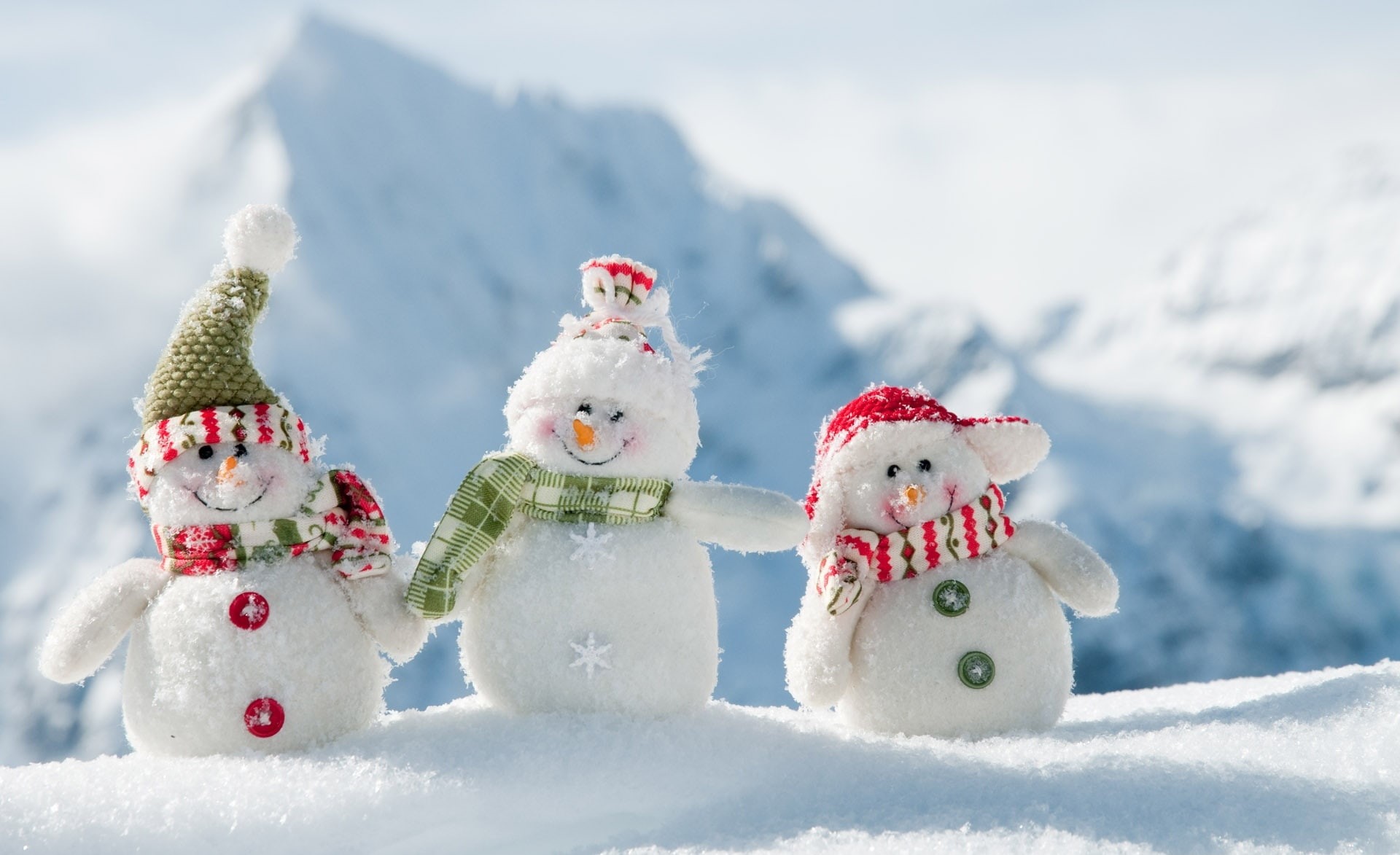 creativity, no people, cold temperature, three, warm clothing, winter season, Snowmen, Seasons, art and craft, white color, snowball, christmas decoration, HD Wallpaper