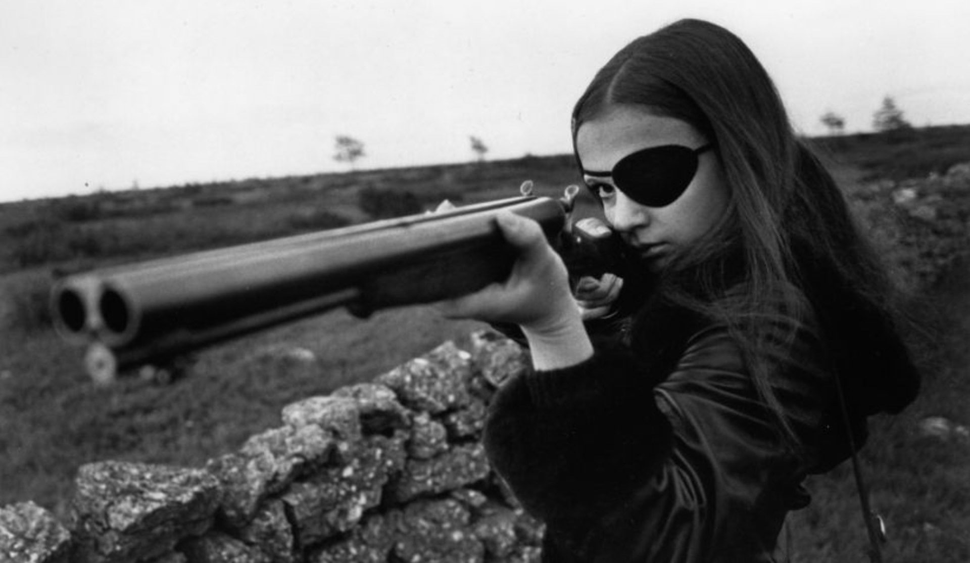 fashion, 1080P, thriller a cruel picture, teenager, one person, holding, adult, leisure activity, nature, hairstyle, sunglasses, glasses, aiming, offspring, HD Wallpaper