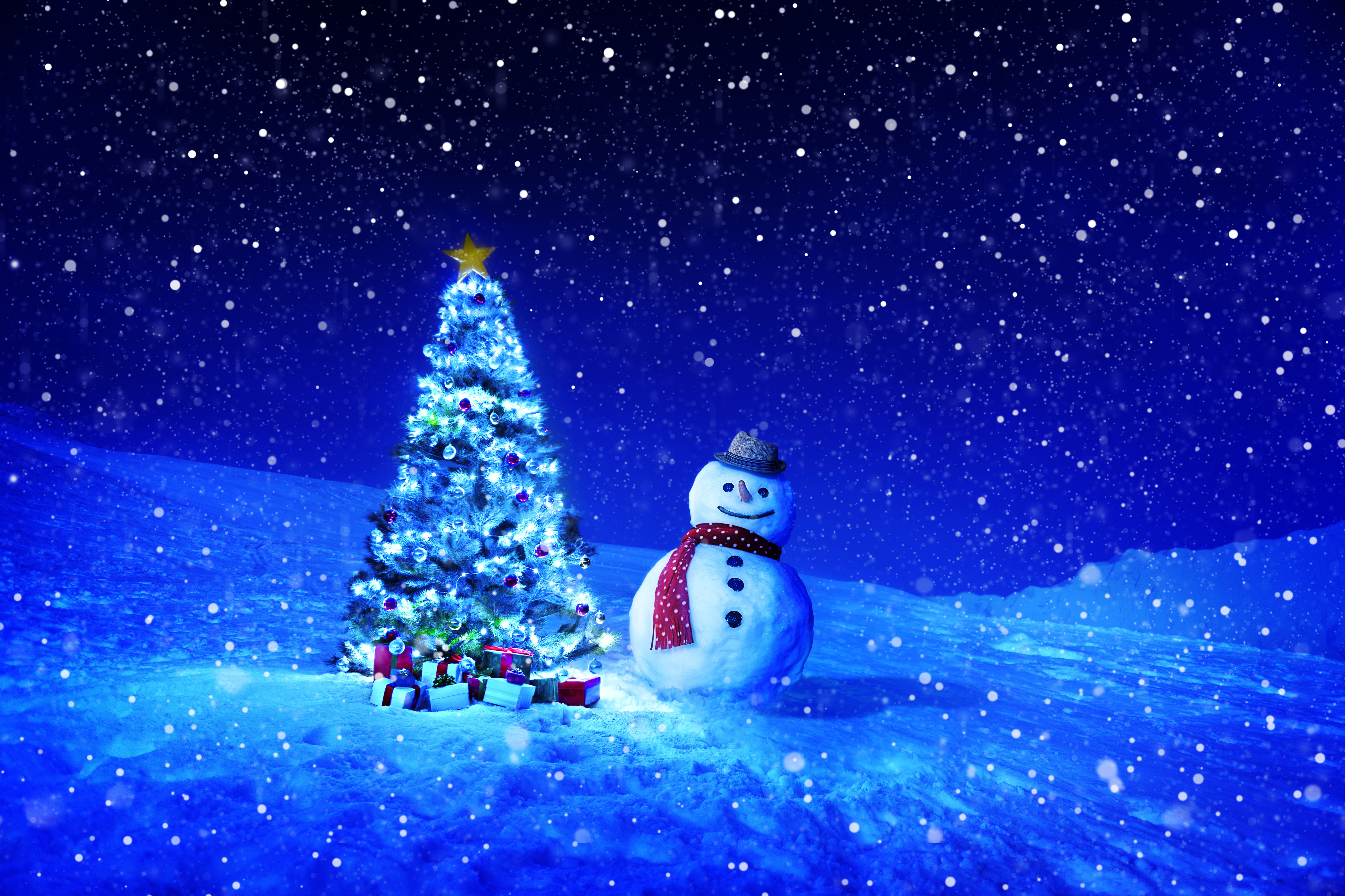 snowman, snowflake, copy Space, christmas, blue, christmas tree, celebration, christmas Decoration, christmas ornament, sky, cold temperature, HD Wallpaper