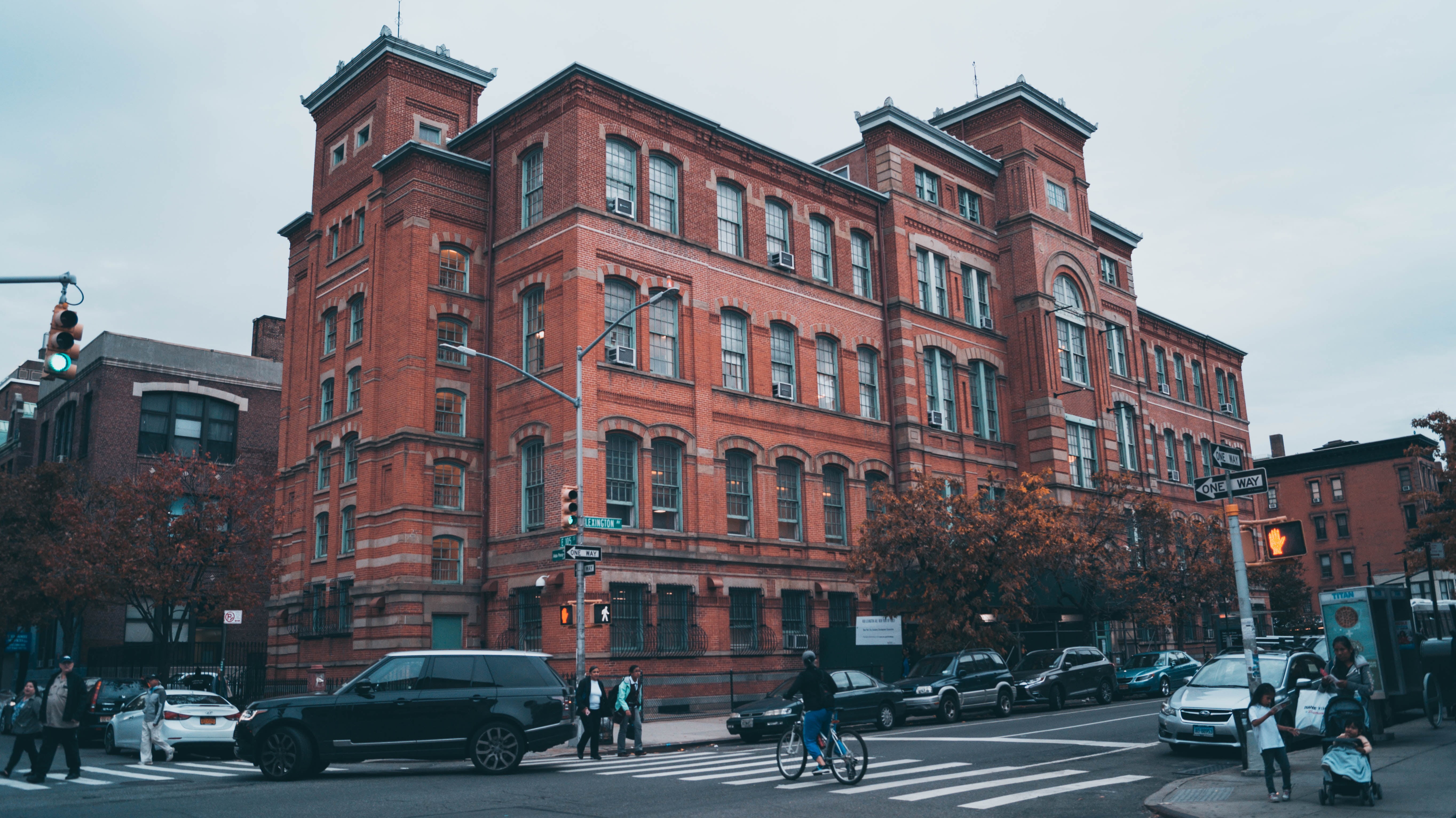 road, New York City, architecture, nature, car, transportation, motor vehicle, concrete, building, real people, city life, incidental people, USA, city, HD Wallpaper