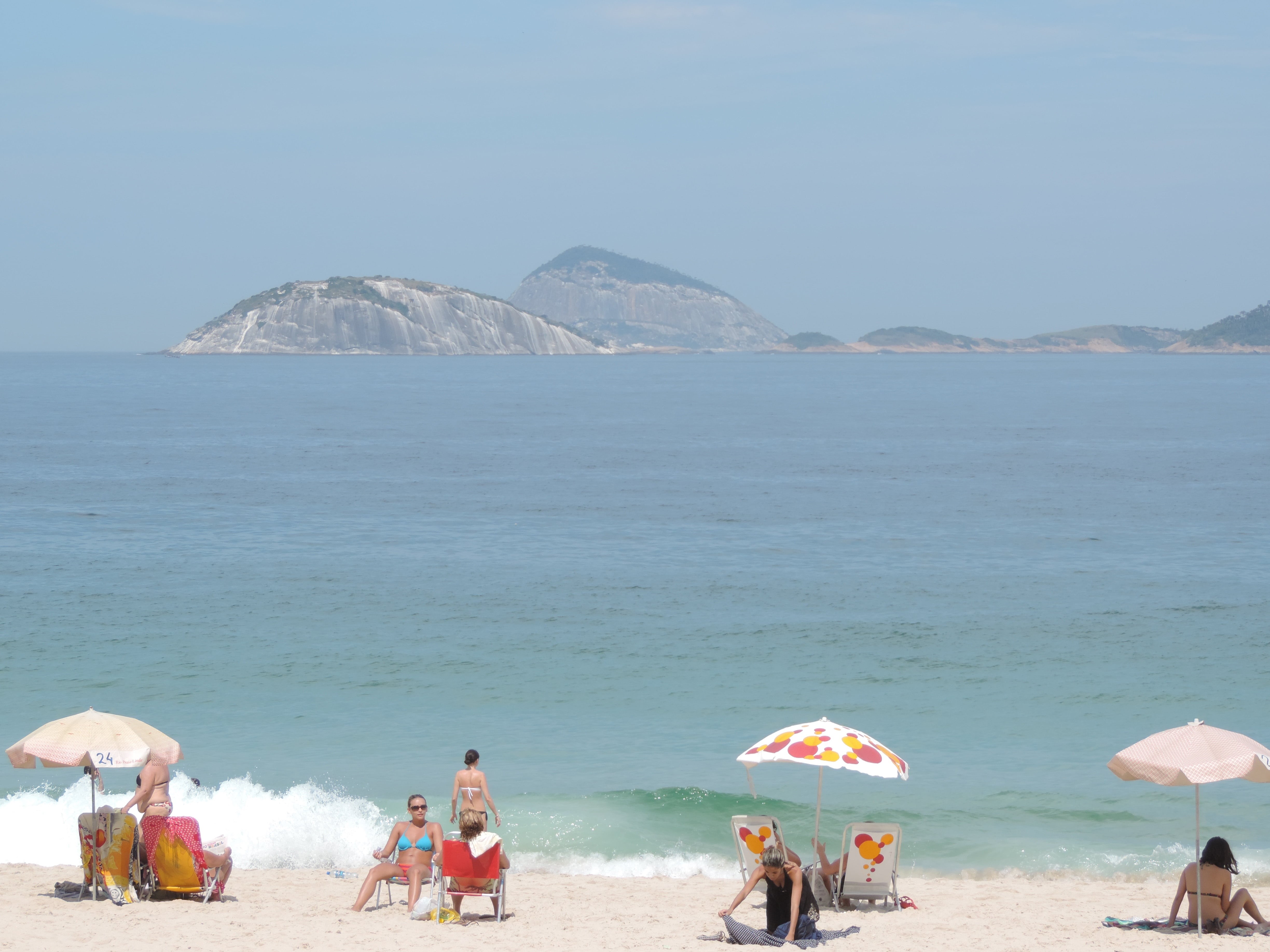 land, water, holiday, sky, 4K, group of people, nature, outdoors, beach, sea, real people, rio de janeiro vacation, brazil, umbrella, women, trip, lifestyles, HD Wallpaper
