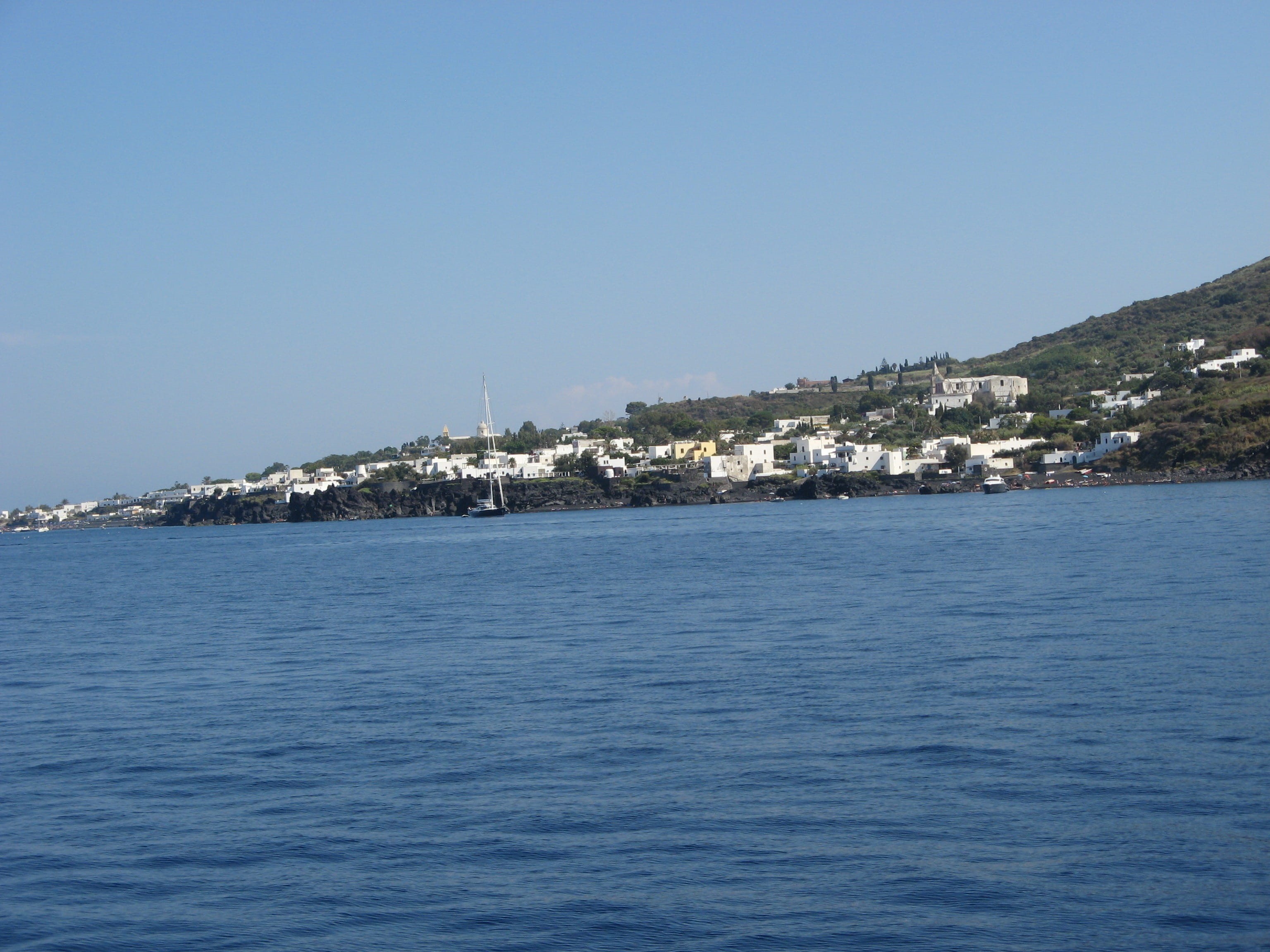 waterfront, calabria, sailboat, beauty in nature, sky, day, 2K, island, built structure, volcano, blue, tranquility, building exterior, water, white houses, HD Wallpaper