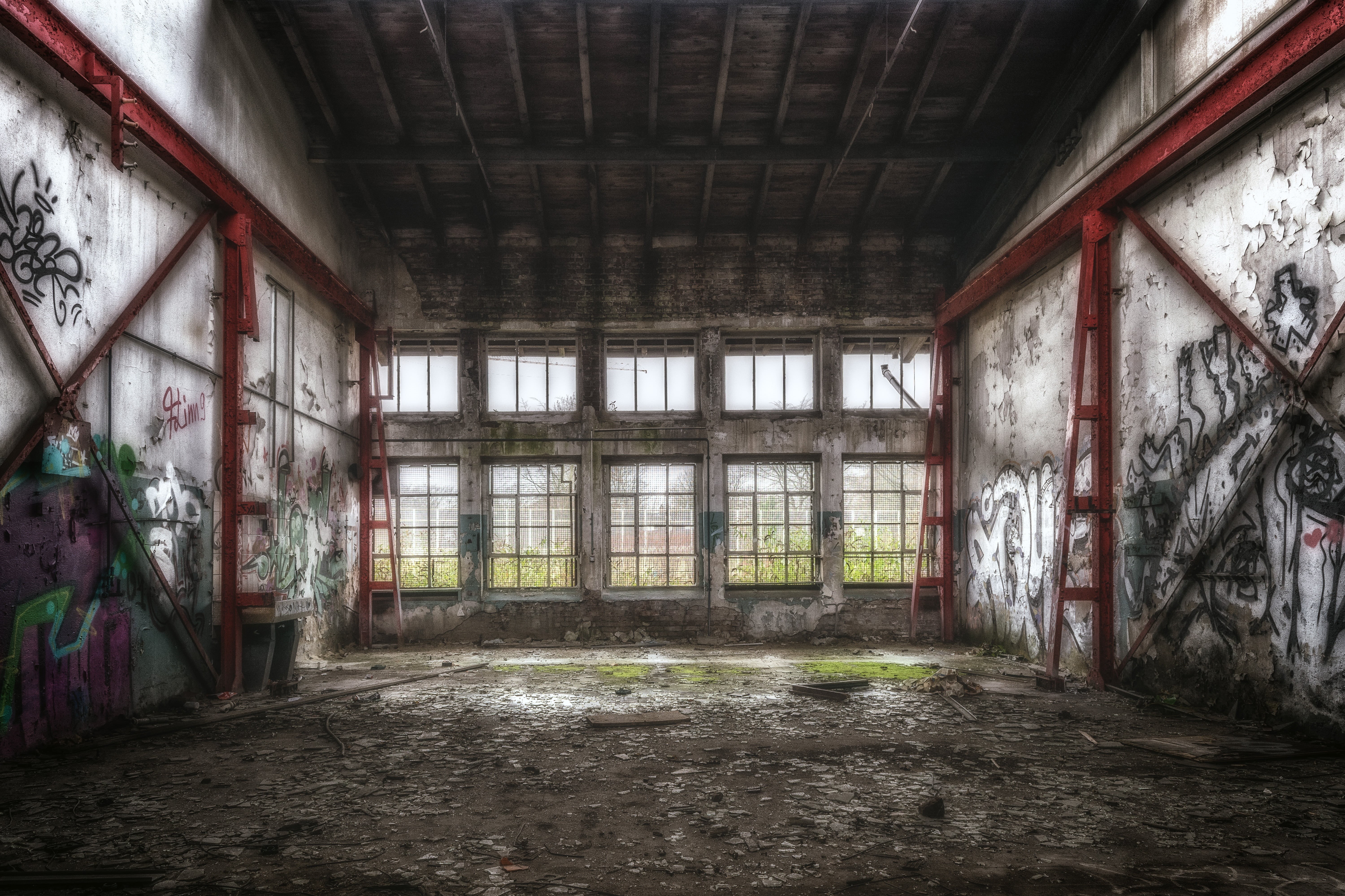 ceiling, no people, neglected, dirt, shabby, grid, gray, 5K, lost places, decay, obsolete, empty, architecture, pforphoto, bad condition, old ruin, flooring, HD Wallpaper