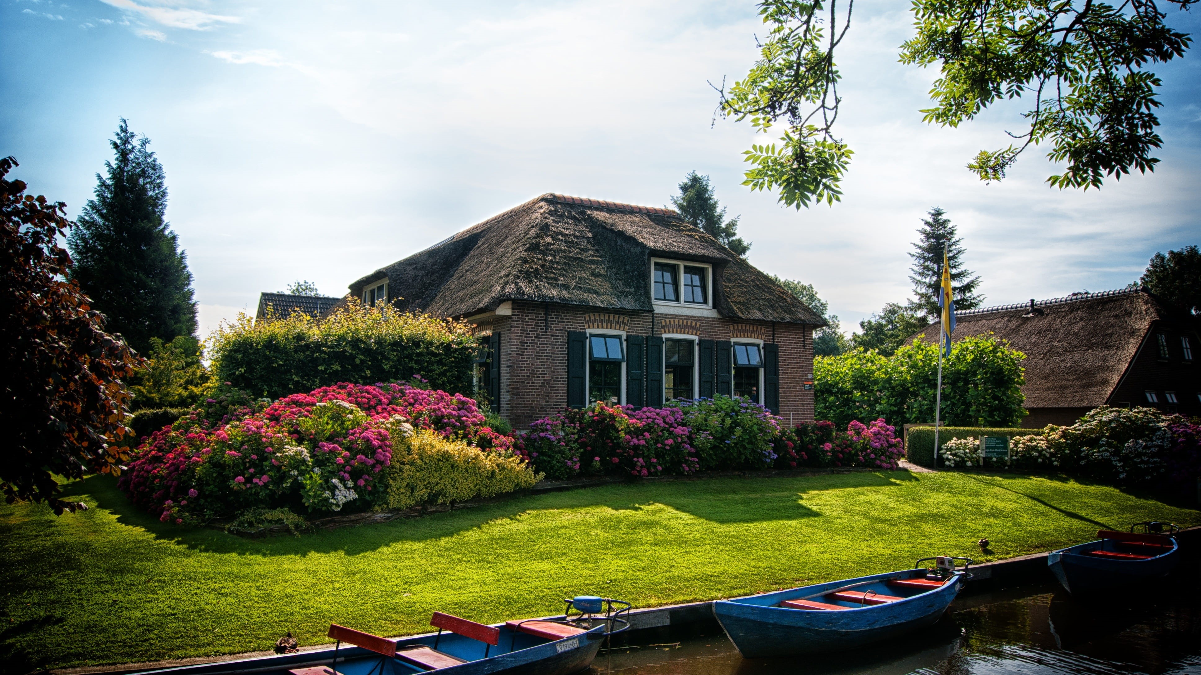 field, beauty in nature, sky, hedge, holland, architecture, Village, built structure, building exterior, landscaped, Farm, lawn, building, tourist, boating, HD Wallpaper