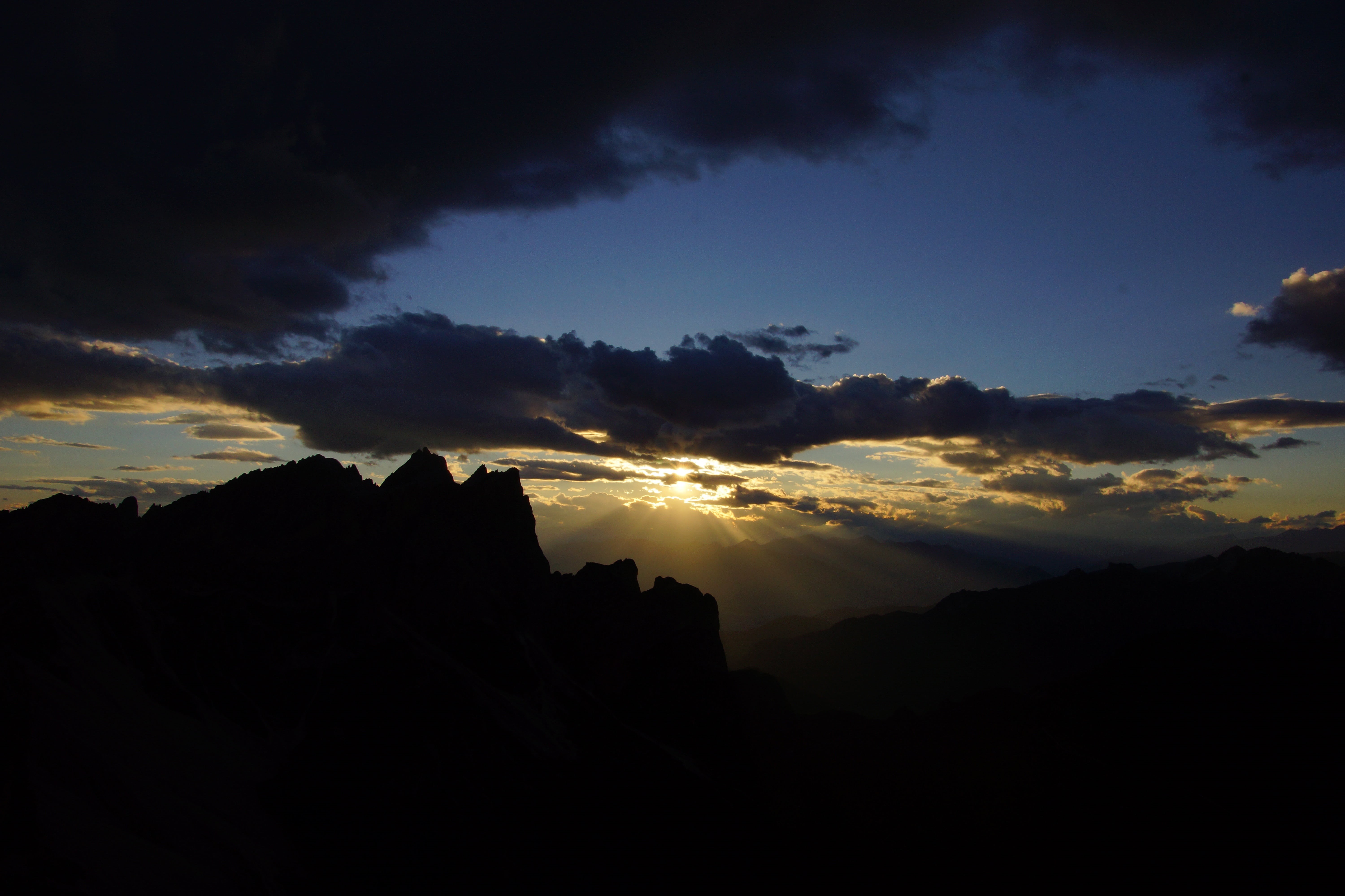 idyllic, environment, top, tranquil scene, beauty in nature, no people, mountain range, clouds, italy, cloudscape, mountains, dark, summer, silhouette, HD Wallpaper
