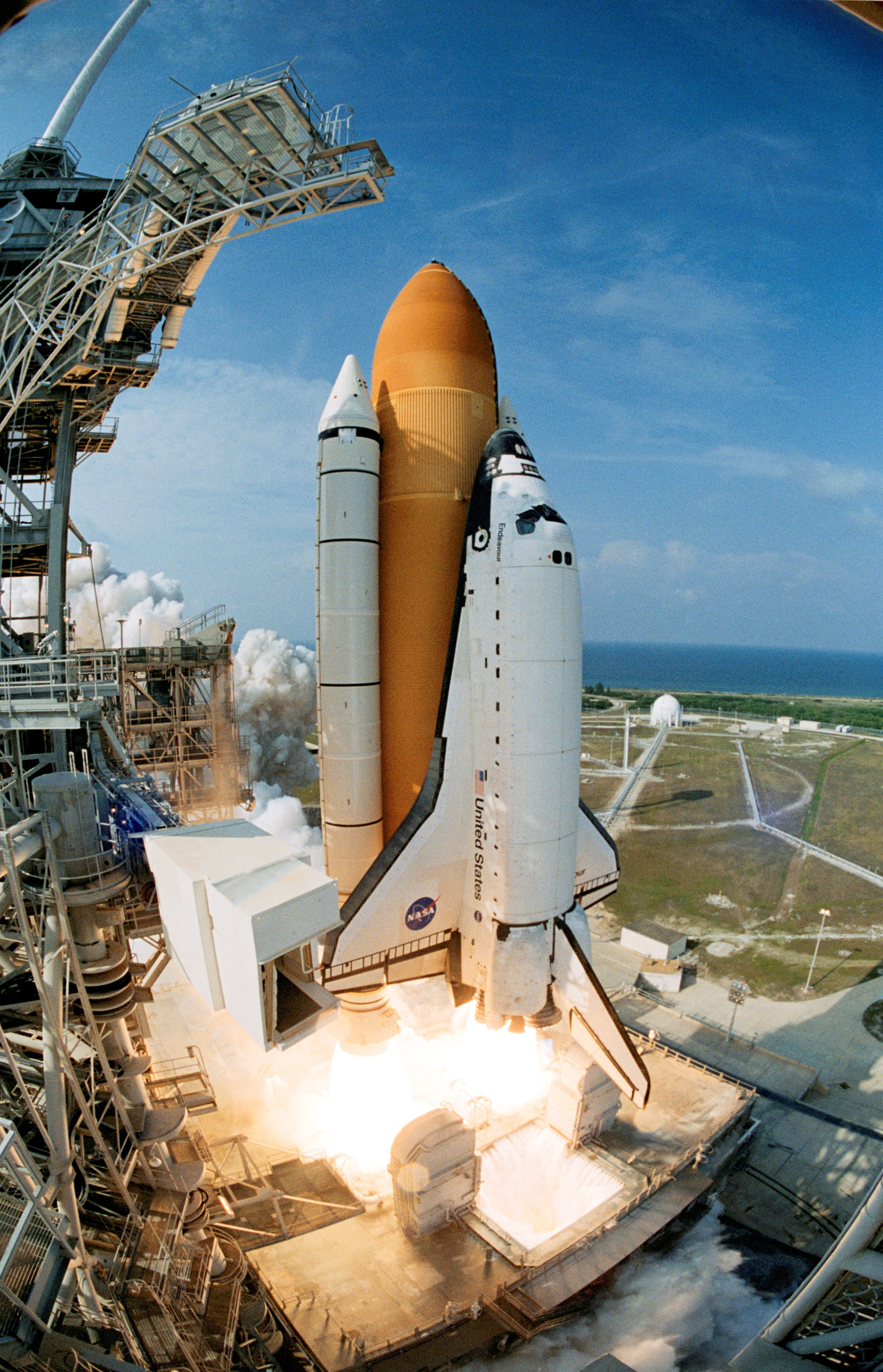 built structure, sea, outdoors, space exploration, space, day, metal, sky, nature, kennedy space center, Endeavour, industry, space travel vehicle, nautical vessel, Phone HD Wallpaper