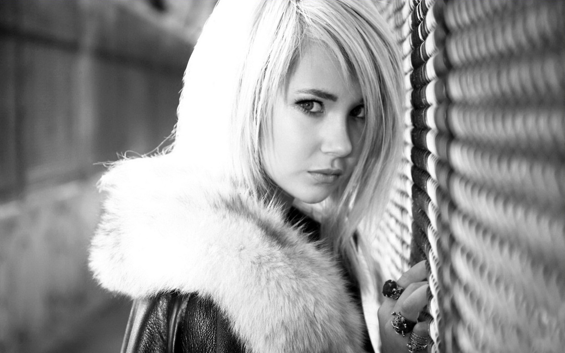 blondes, temple, 1080P, juno, flipped, grayscale, women, monochrome, art, hd, HD Wallpaper