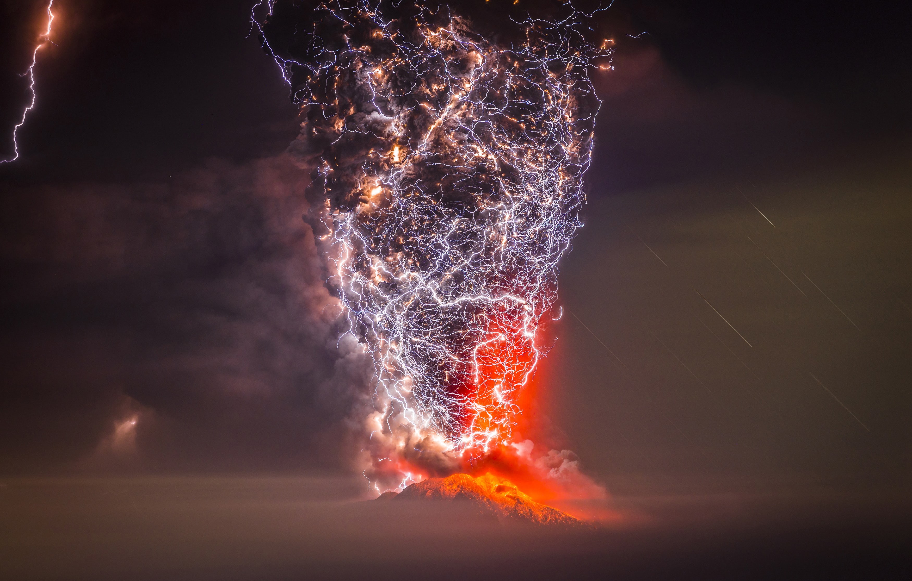 2K, Erupcion Volcan Calbuco, Puerto Montt Chile., HD Wallpaper