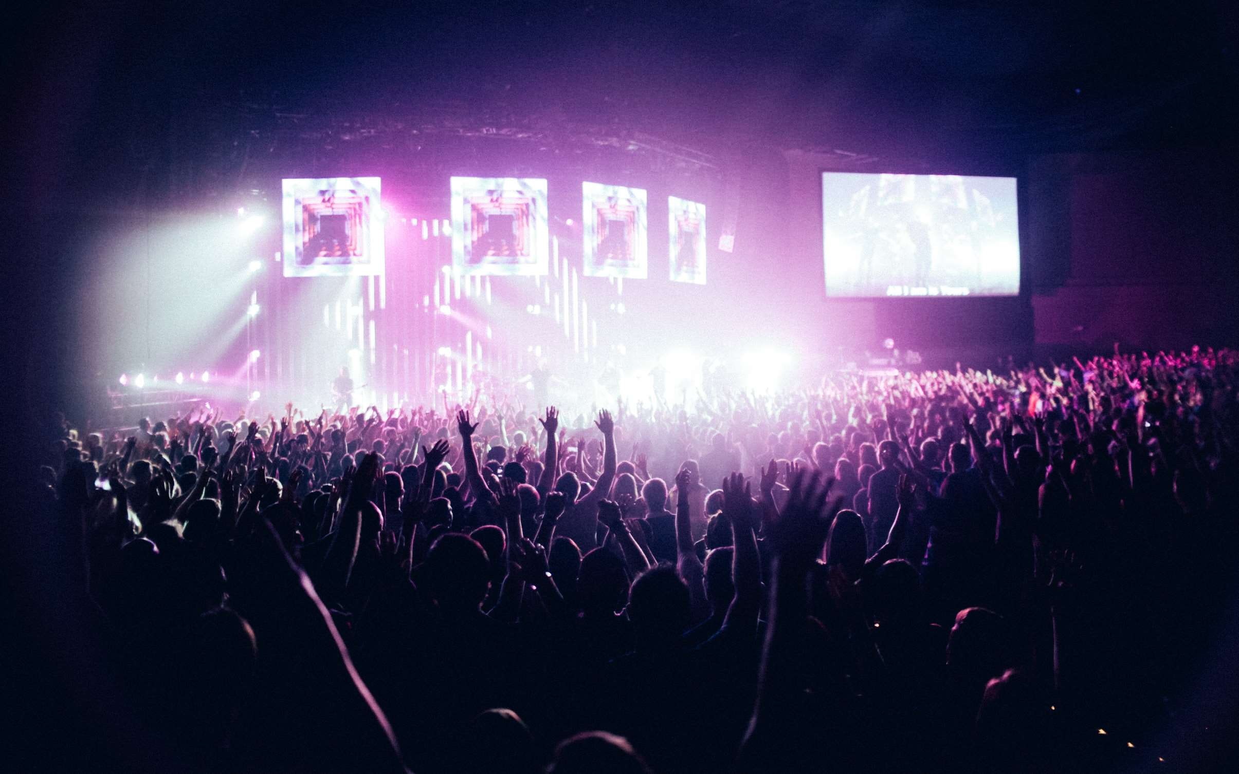 stage light, audience, performing arts event, stage - performance space, group of people, club, positive emotion, real people, music, singer, people, music festival, HD Wallpaper