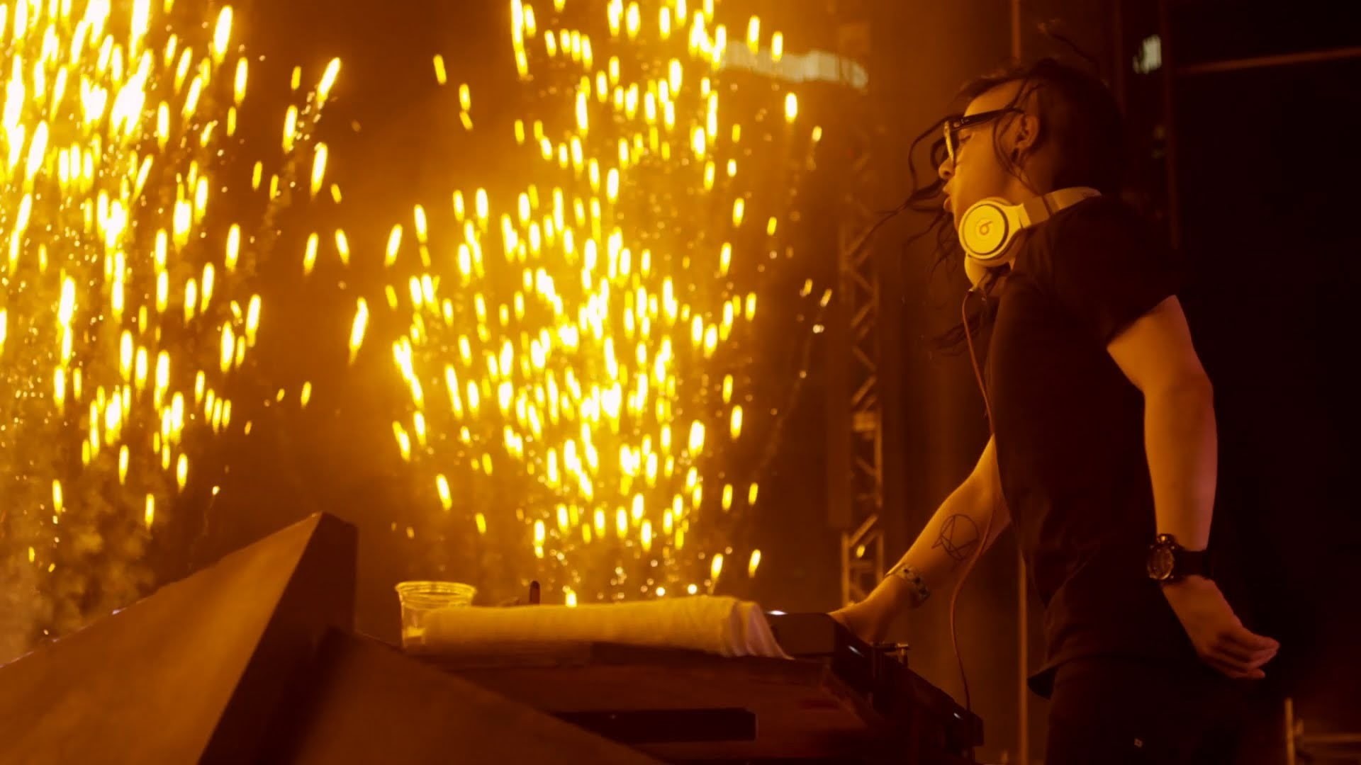 adult, young women, lifestyles, DJ, three quarter length, motor vehicle, women, motion, one person, side view, Skrillex, occupation, music, young adult, HD Wallpaper