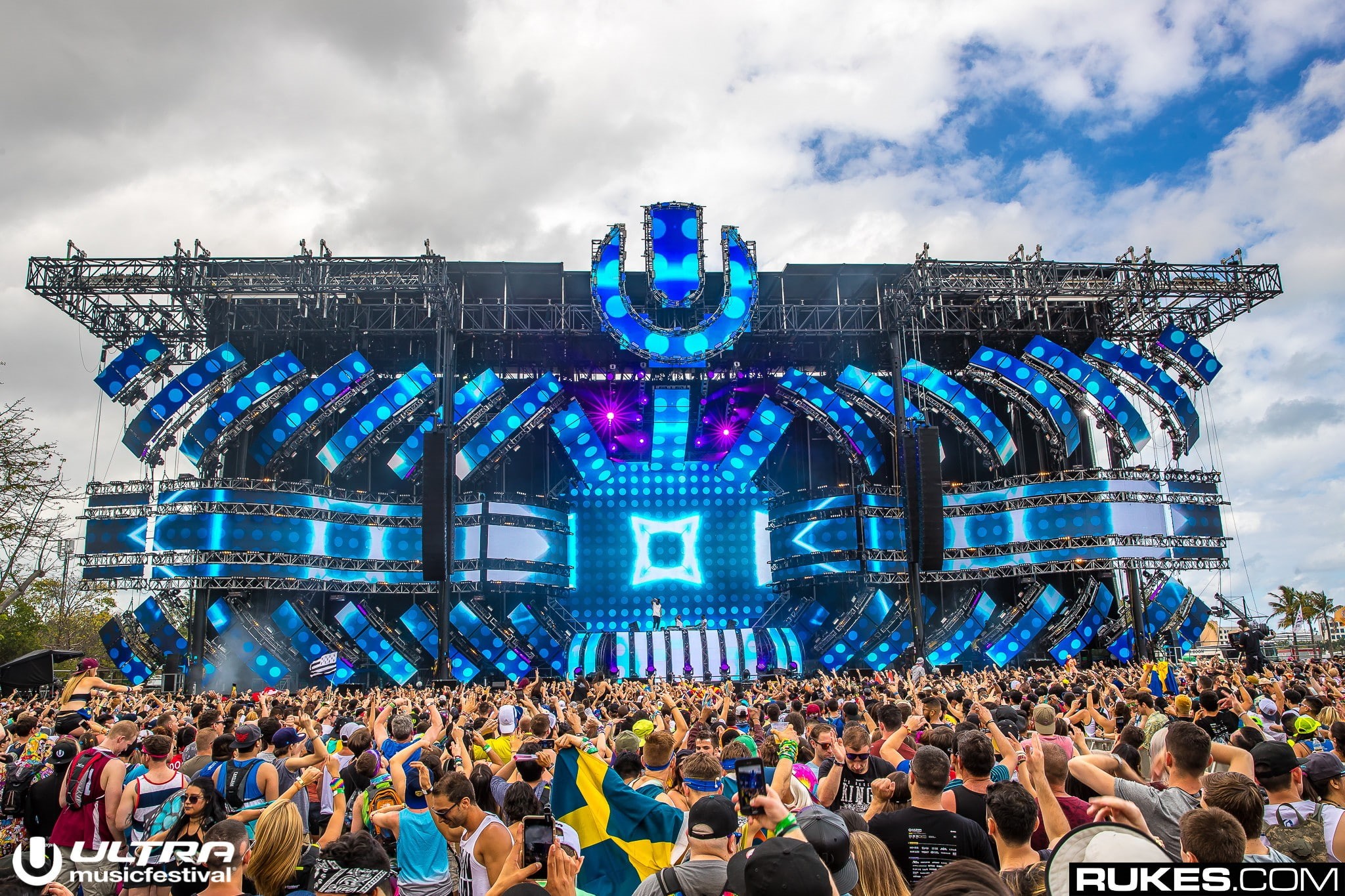 music festival, cloud - sky, arts culture and entertainment, built structure, concert, lifestyles, real people, Ultra Music Festival, crowd, stage, festival, HD Wallpaper