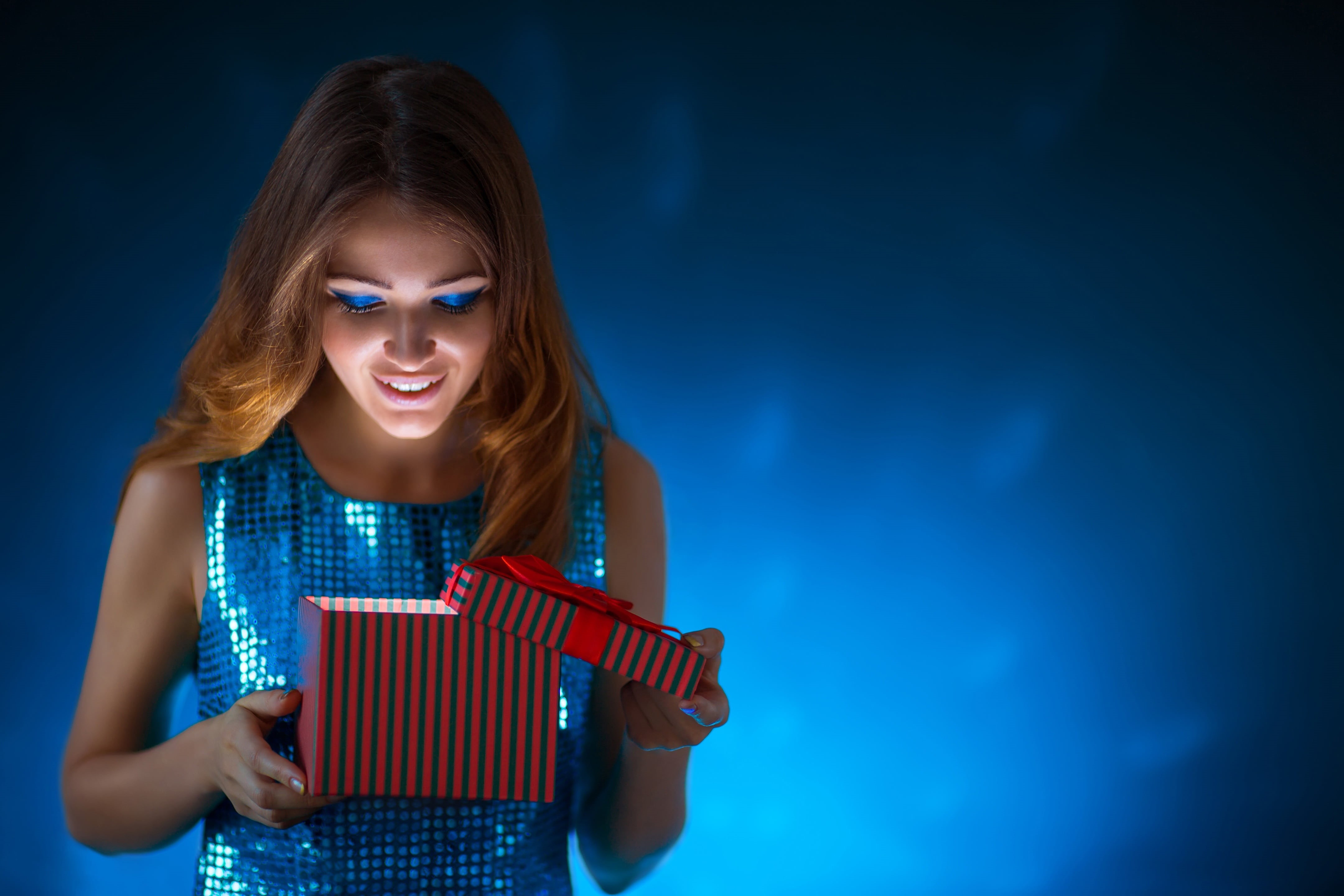 hairstyle, happiness, girls, one person, view the wonders of the night, women, new years mood, excitement, festive light, beautiful girl Eva, young women, HD Wallpaper