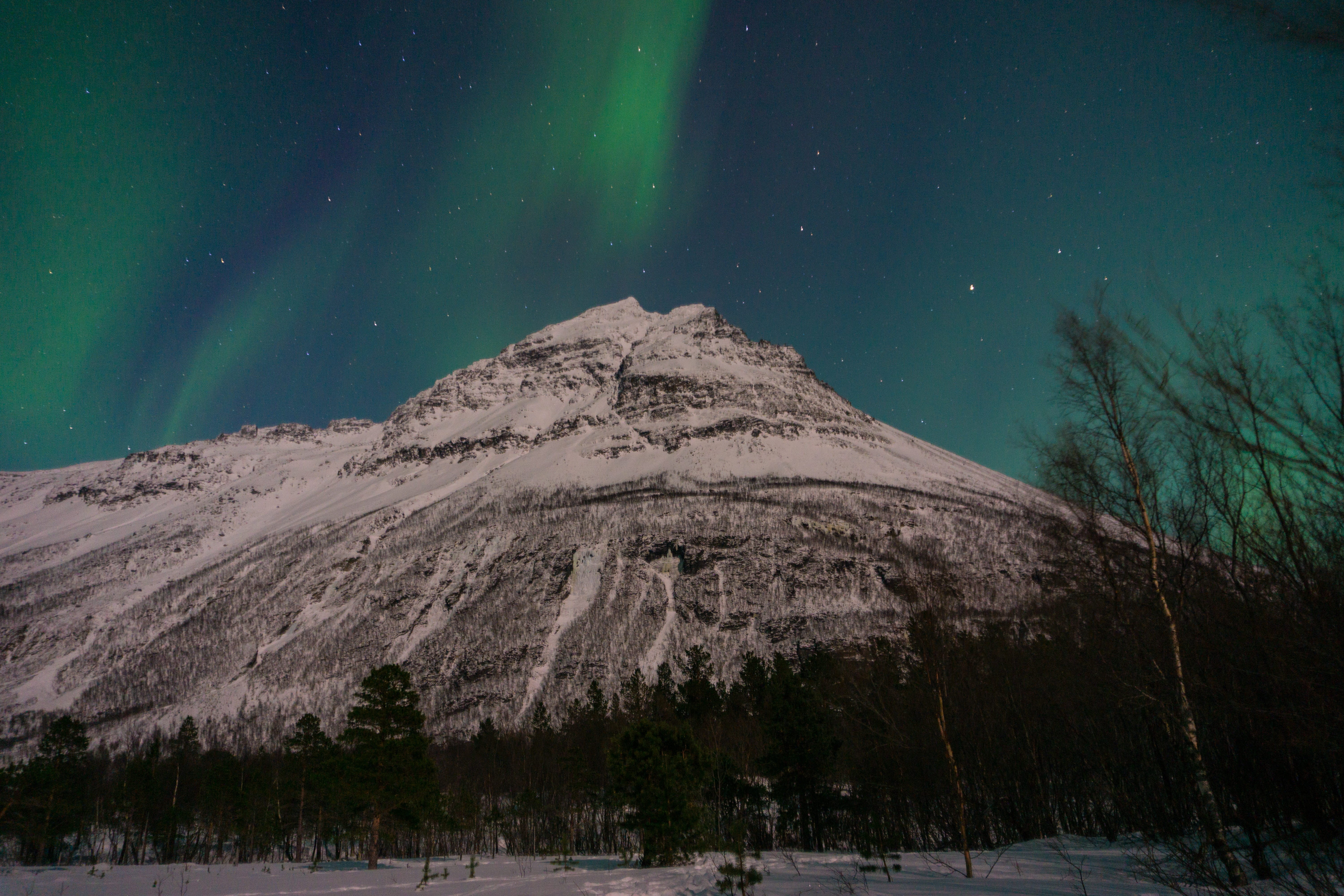 s, snowcapped mountain, star - space, mountain peak, scenics, eye, snow, aurora, worm, tranquility, borealis, winter, view, space and astronomy, mountain, HD Wallpaper