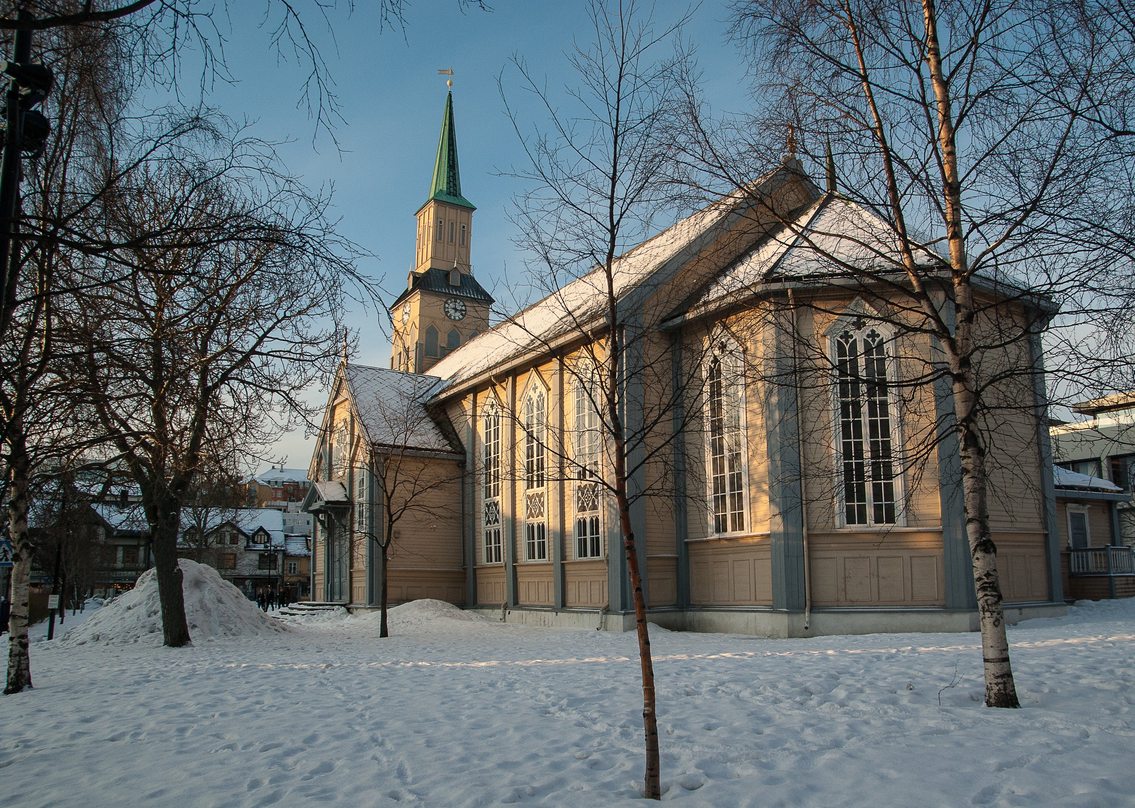 tromso, religion, outdoors, cathedral, winter, architecture, lapland, 2K, belief, place of worship, no people, building, sky, built structure, snow, building exterior, HD Wallpaper