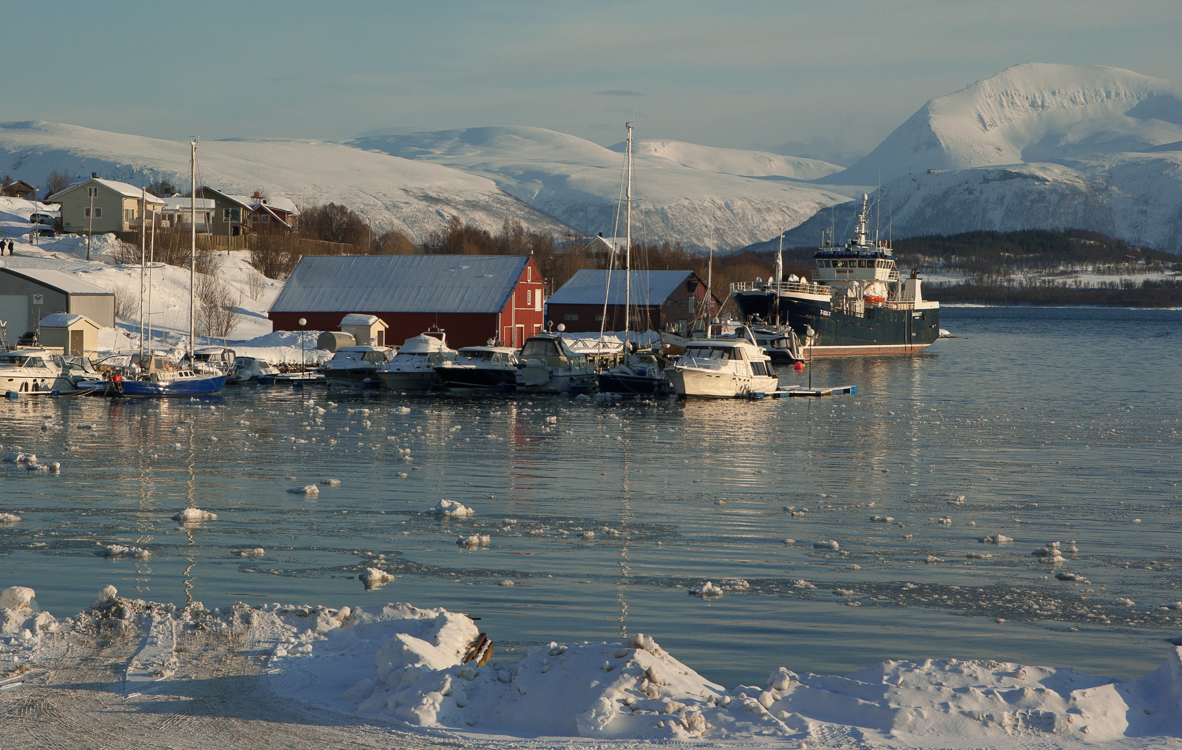 nature, yacht, nautical vessel, mountain, beauty in nature, Norway, architecture, transportation, Lapland, day, Port, snow, outdoors, 4K, mode of transportation, HD Wallpaper