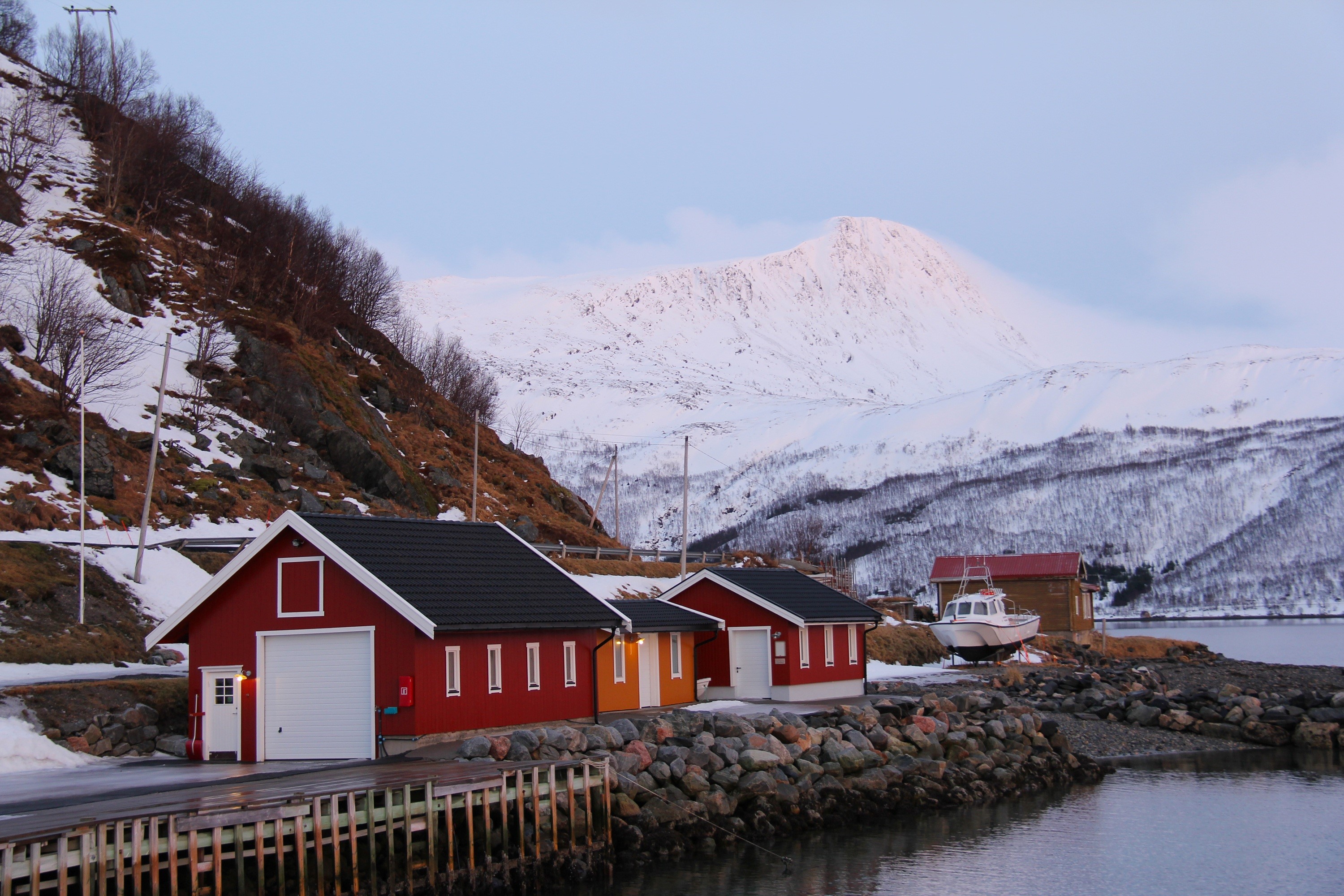 cabin, cold temperature, norway, snowcapped mountain, stay, building exterior, scenics - nature, snow, scandinavia, landscape, architecture, northern lights, HD Wallpaper