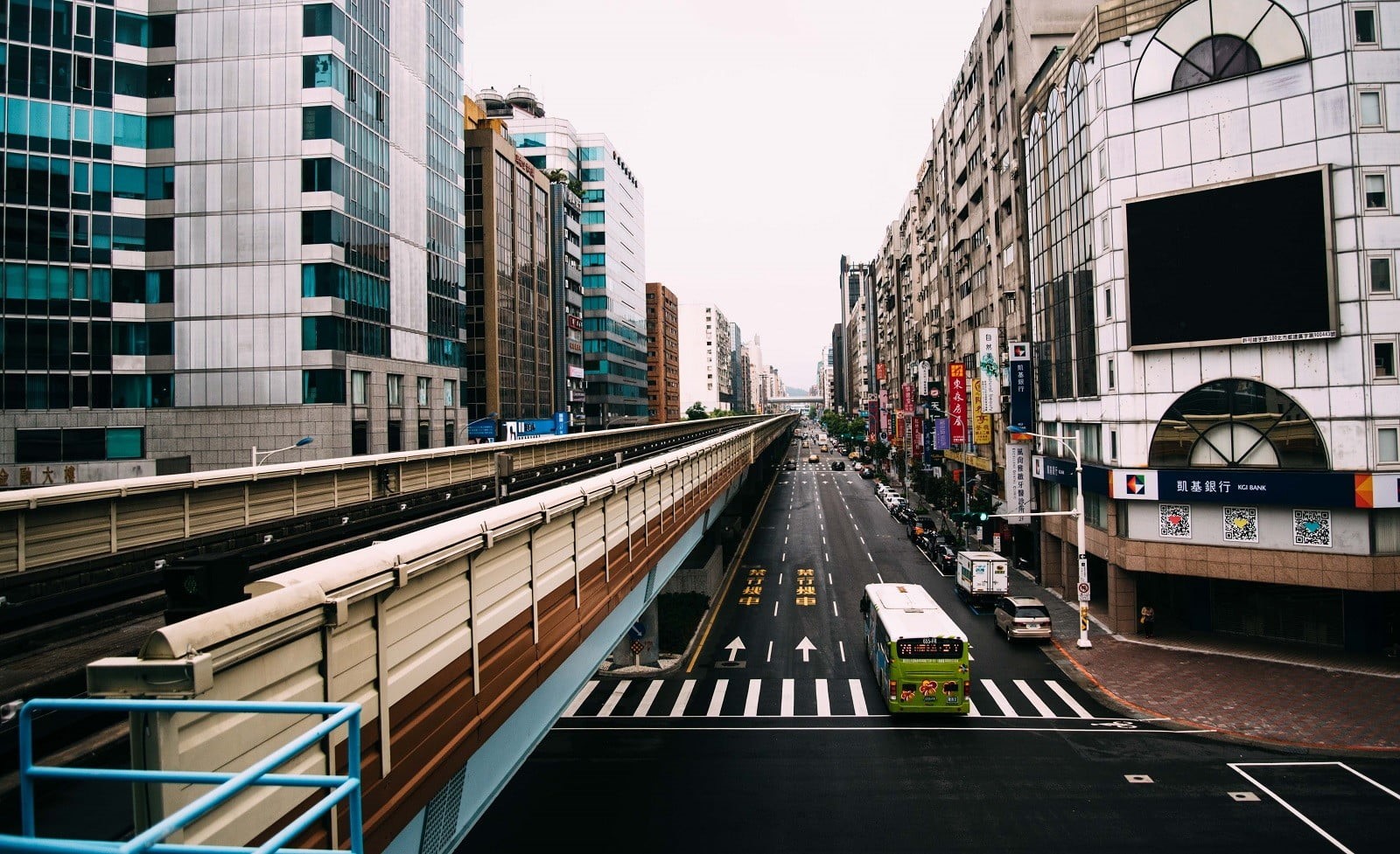symbol, outdoors, office building exterior, Tokyo, 720P, architecture, handrail, nature, street, day, cityscape, Asia, built structure, road, building, HD Wallpaper