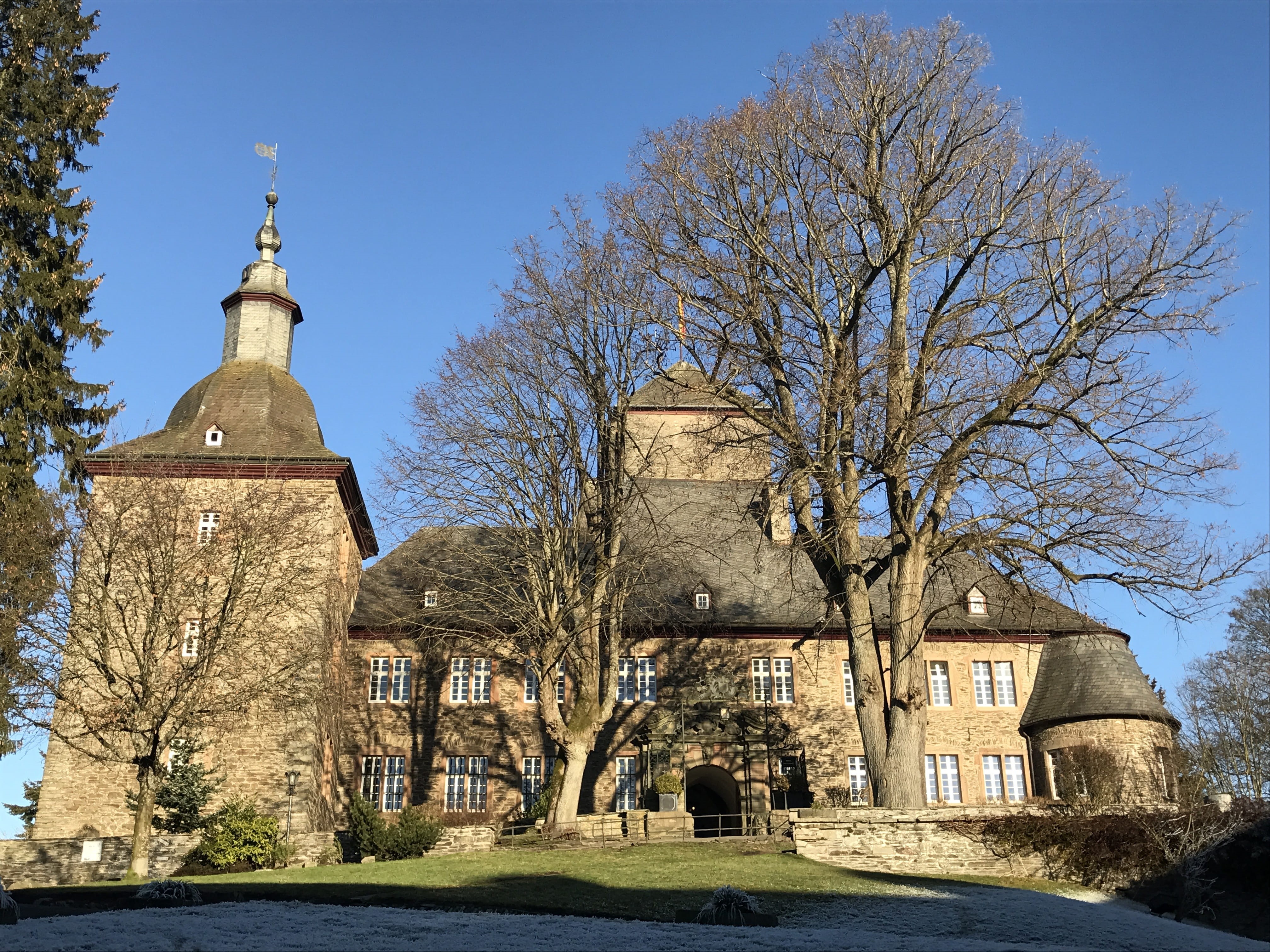 clear sky, tree, no people, Burg, historically, plant, abbey, sky, residence, germany, bare tree, house, north rhine westphalia, romance, 4K, architecture, HD Wallpaper