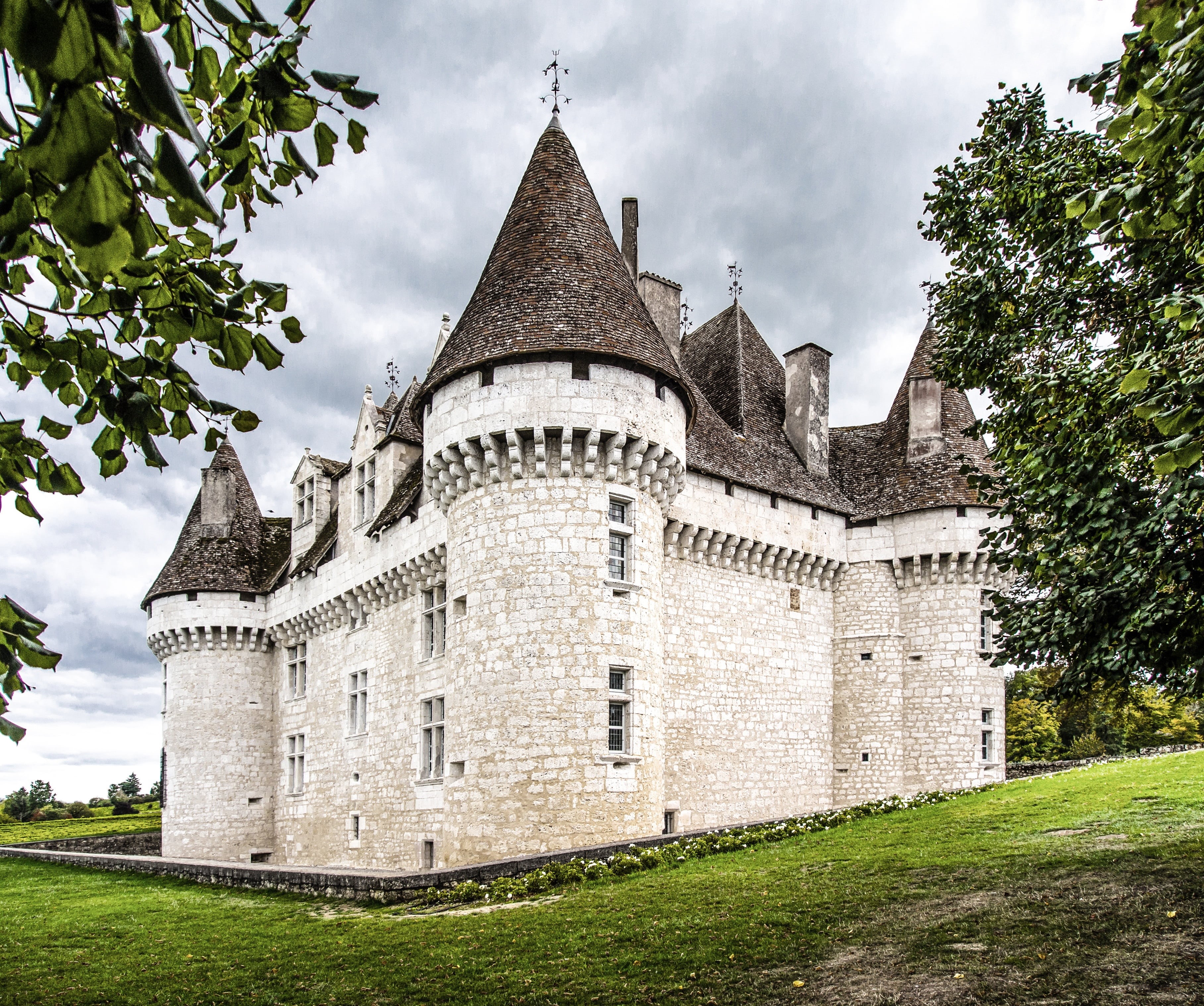 building exterior, stones, architecture, tourism, no people, calm, cloud - sky, culture, history, green, day, travel, white, royal, vines, colors, plant, HD Wallpaper