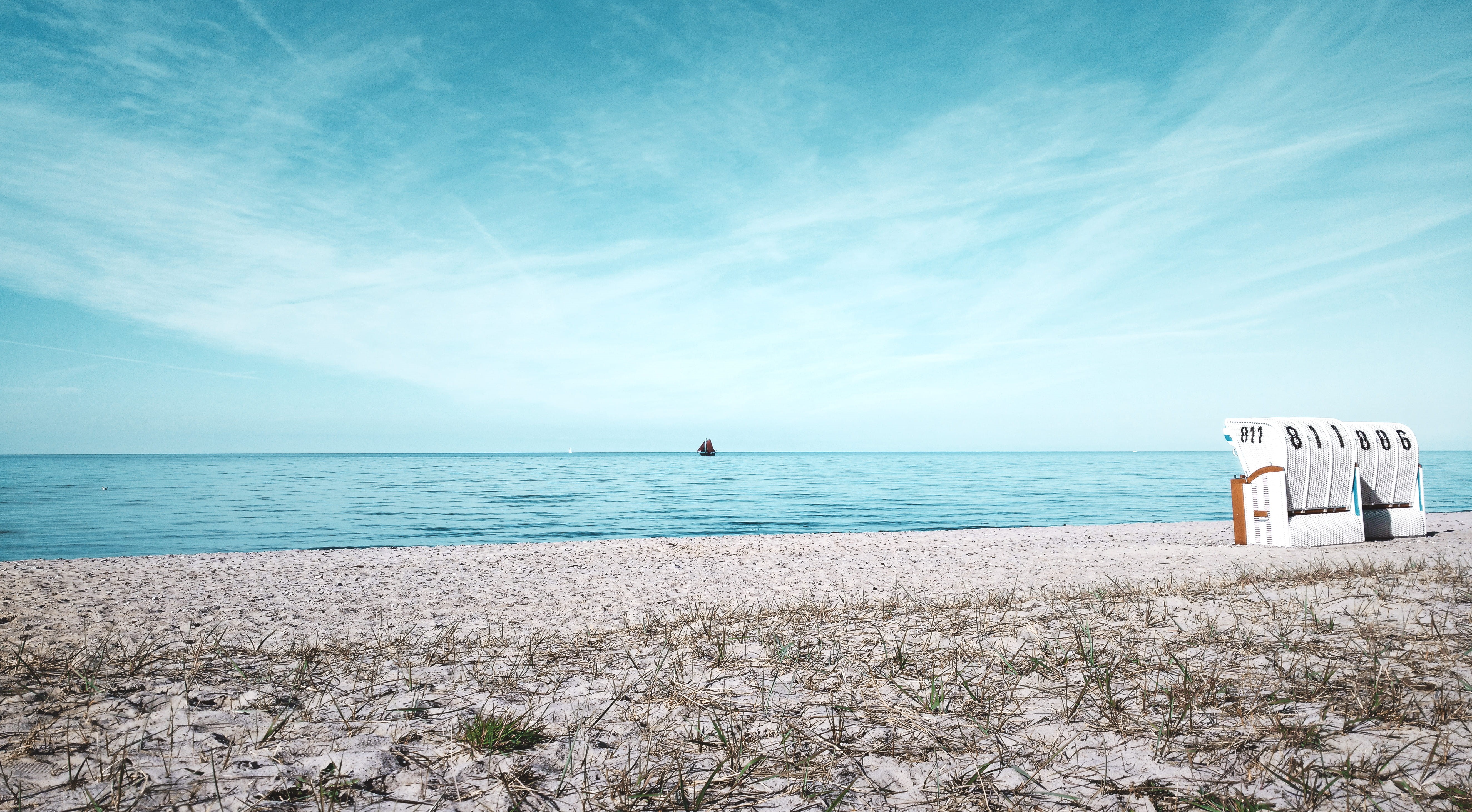 nature, holiday, sea, outdoors, white, tranquil Scene, water, ocean, 5K, travel Destinations, daytime, seashore, trip, travel, near, coastline, copy Space, HD Wallpaper