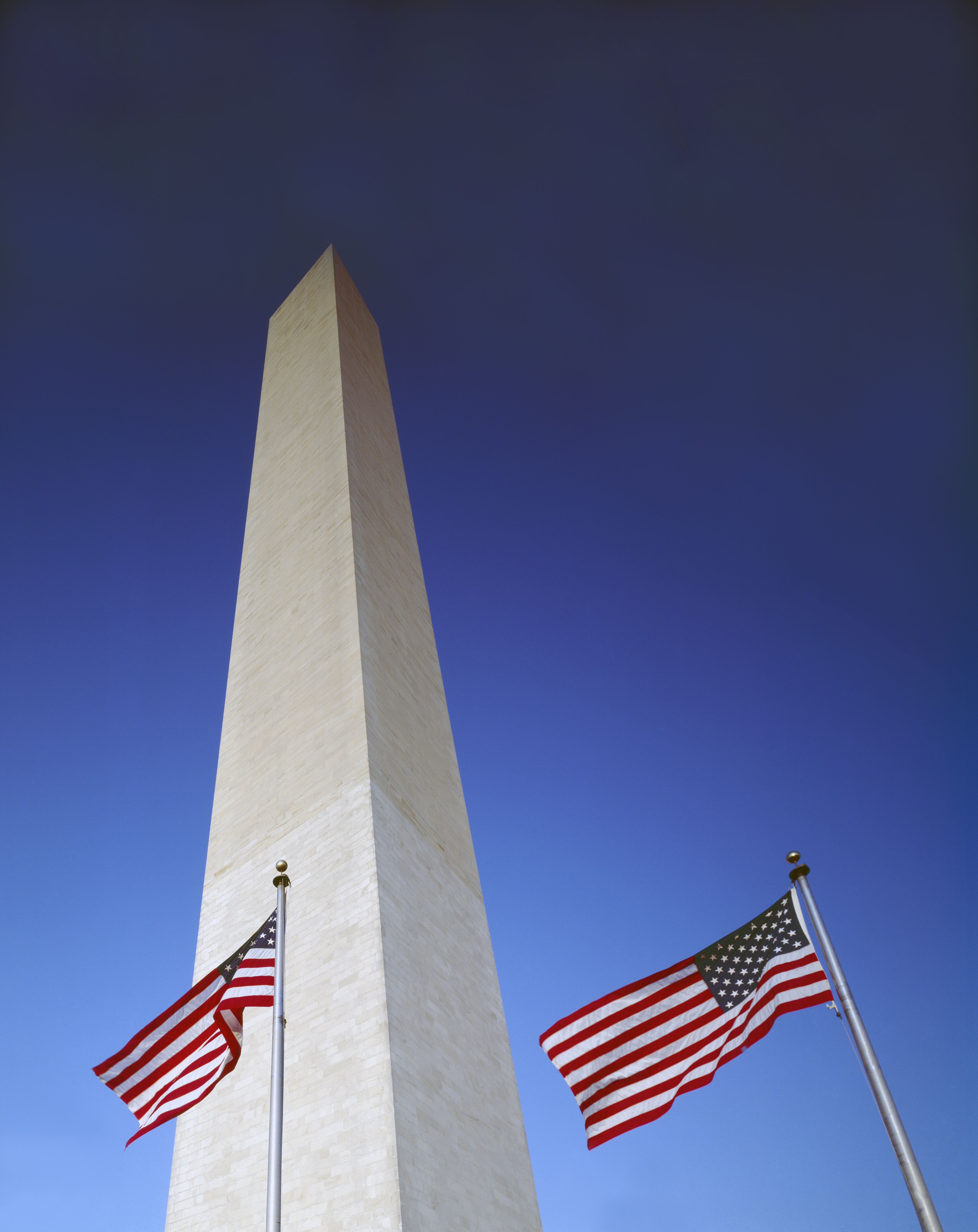 independence, striped, national icon, pillar, skyscraper, american Culture, architecture, wind, washington, national Landmark, flags, united states, 5K, Phone HD Wallpaper