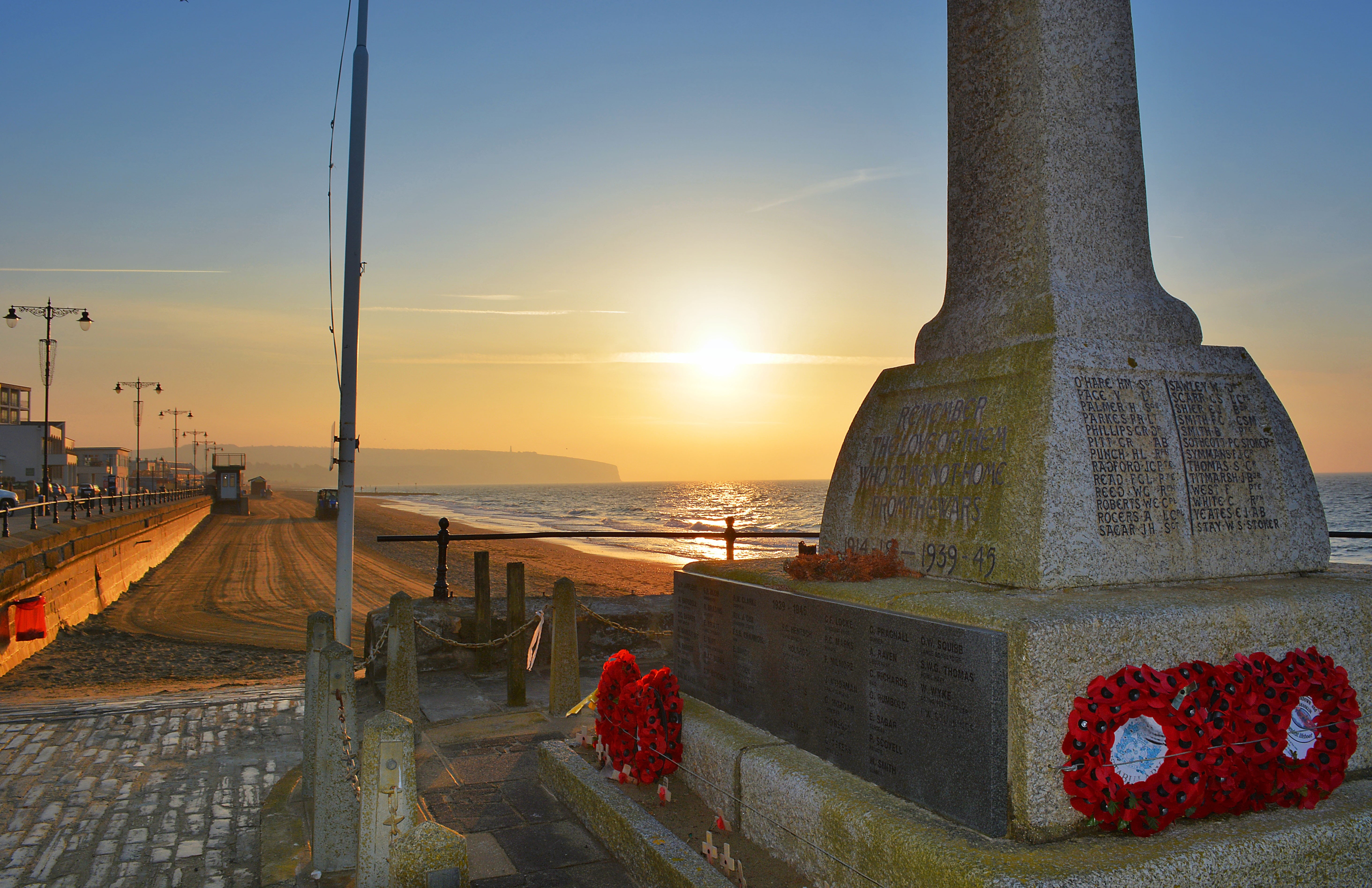 flag, water, stone, beach, british, tranquil scene, national, building exterior, symbol, poppy, united, cliff, war, patriotism, beauty in nature, red, travel, HD Wallpaper