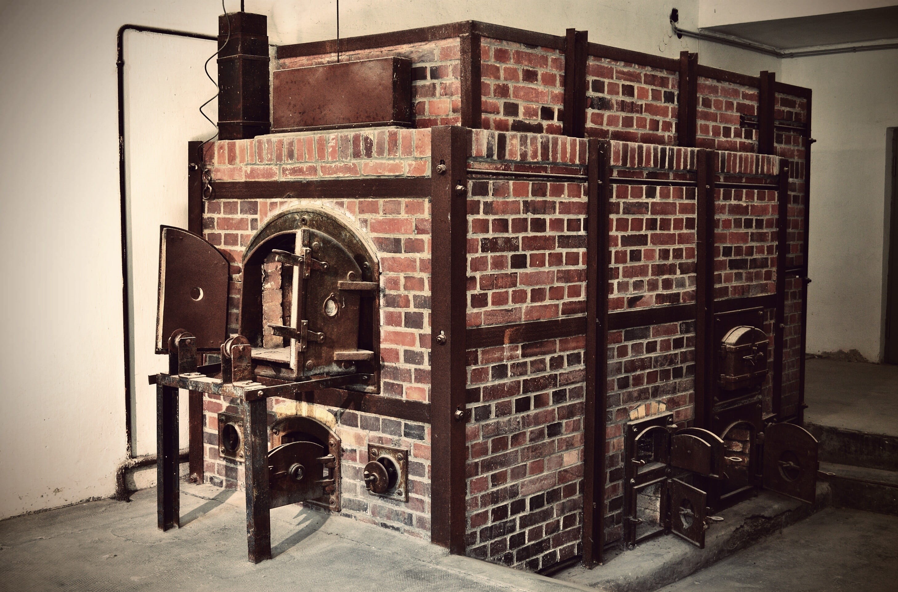 memorial, wall, no people, land vehicle, 2K, cruel, crime, bad, box, day, brick, building, transportation, domestic room, mass murders, konzentrationslager, HD Wallpaper