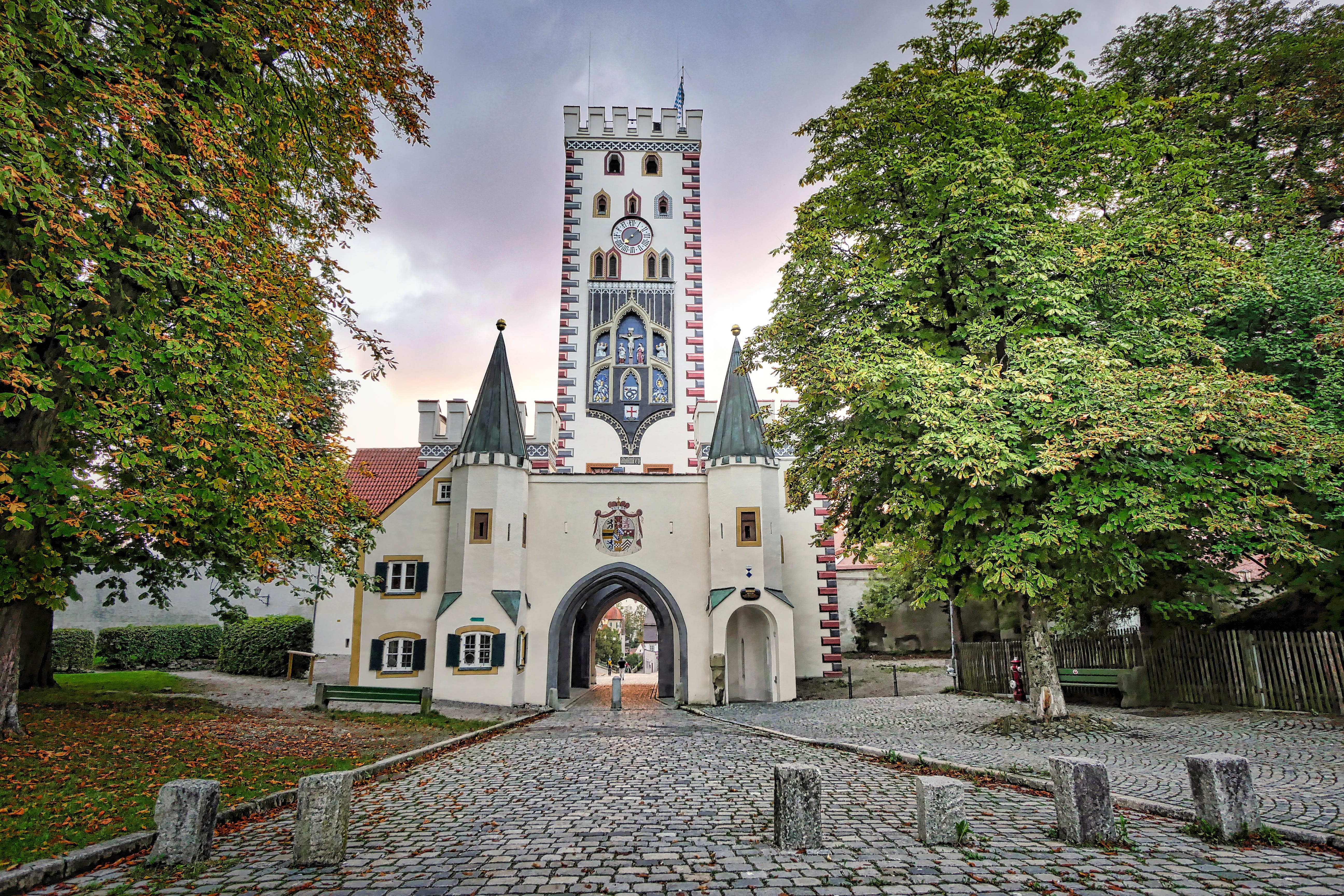 landmark, historic center, bayer gate, religion, tower, landsberg, building, belief, city, no people, sky, transit, city wall, paving stone, historically, HD Wallpaper