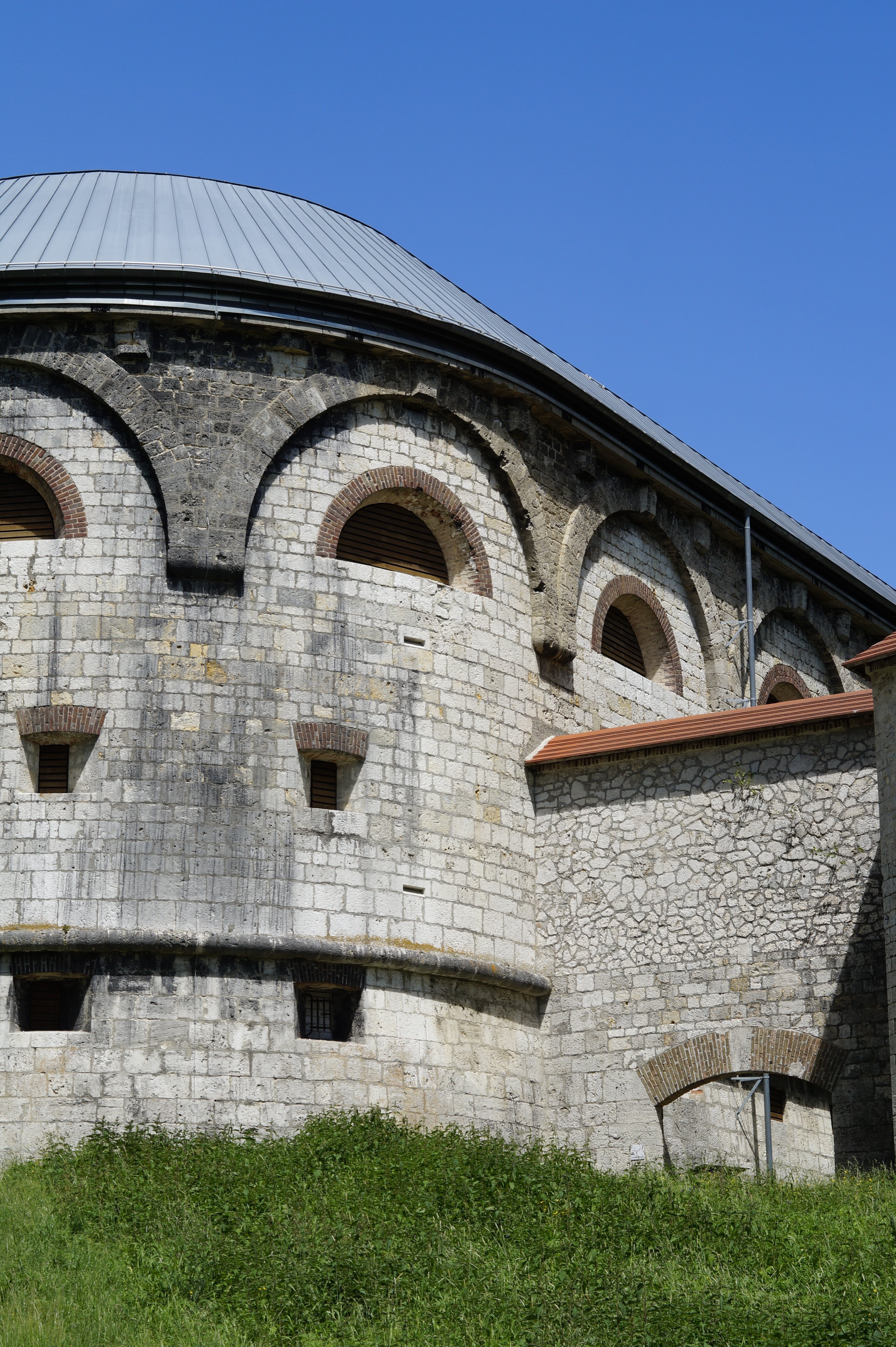 architecture, tower, ward, watchtower, history, 5K, building exterior, masonry, ulm, spirituality, imposing, religion, clear sky, no people, historically, Phone HD Wallpaper