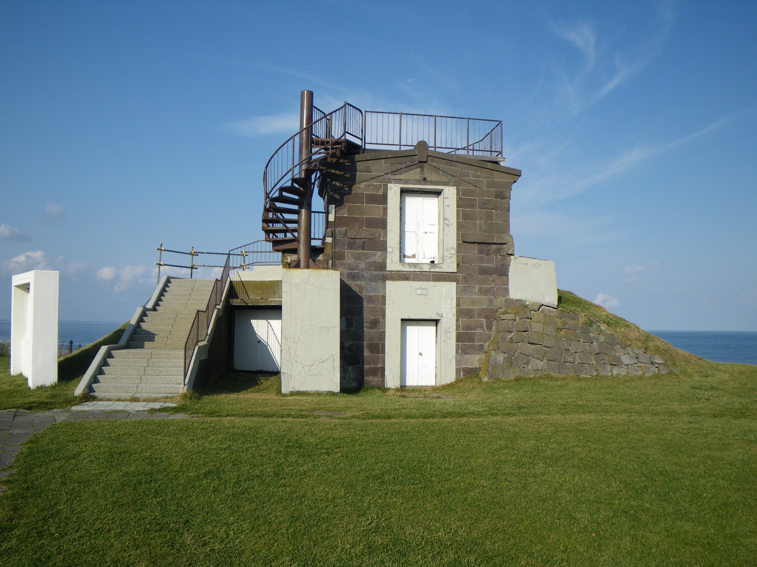 grass, built structure, hokkaido, 2K, no people, green color, field, ruins, architecture, land, japan, old naval watchtower, sunlight, blue, outdoors, HD Wallpaper
