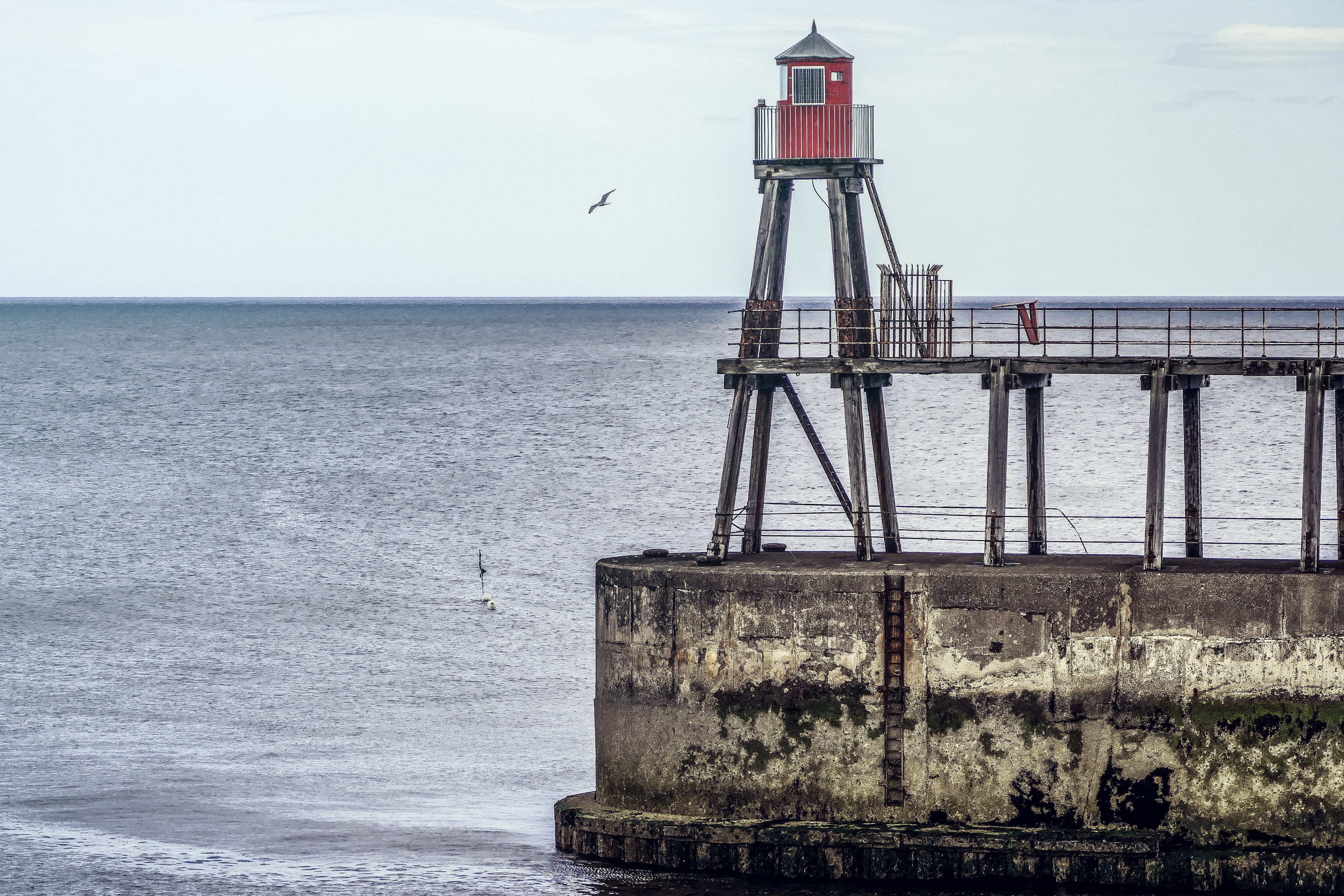 body, whitby, beacon, daytime, horizon, travel, built structure, pier, red, 4K, nature, beauty in nature, grey, breakwater, no people, tranquility, watchtower, HD Wallpaper