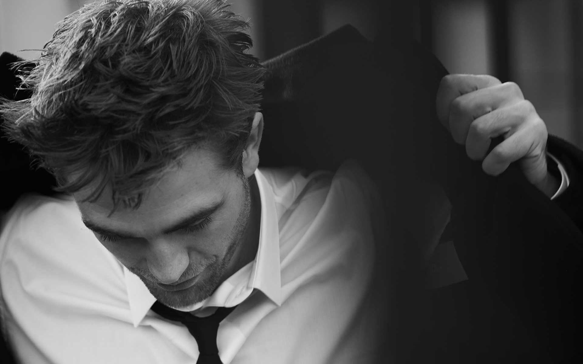 actor, looking down, homme, leisure activity, young adult, dior, hollywood, close-up, robert, pattinson, focus on foreground, teenager, hand, portrait, HD Wallpaper