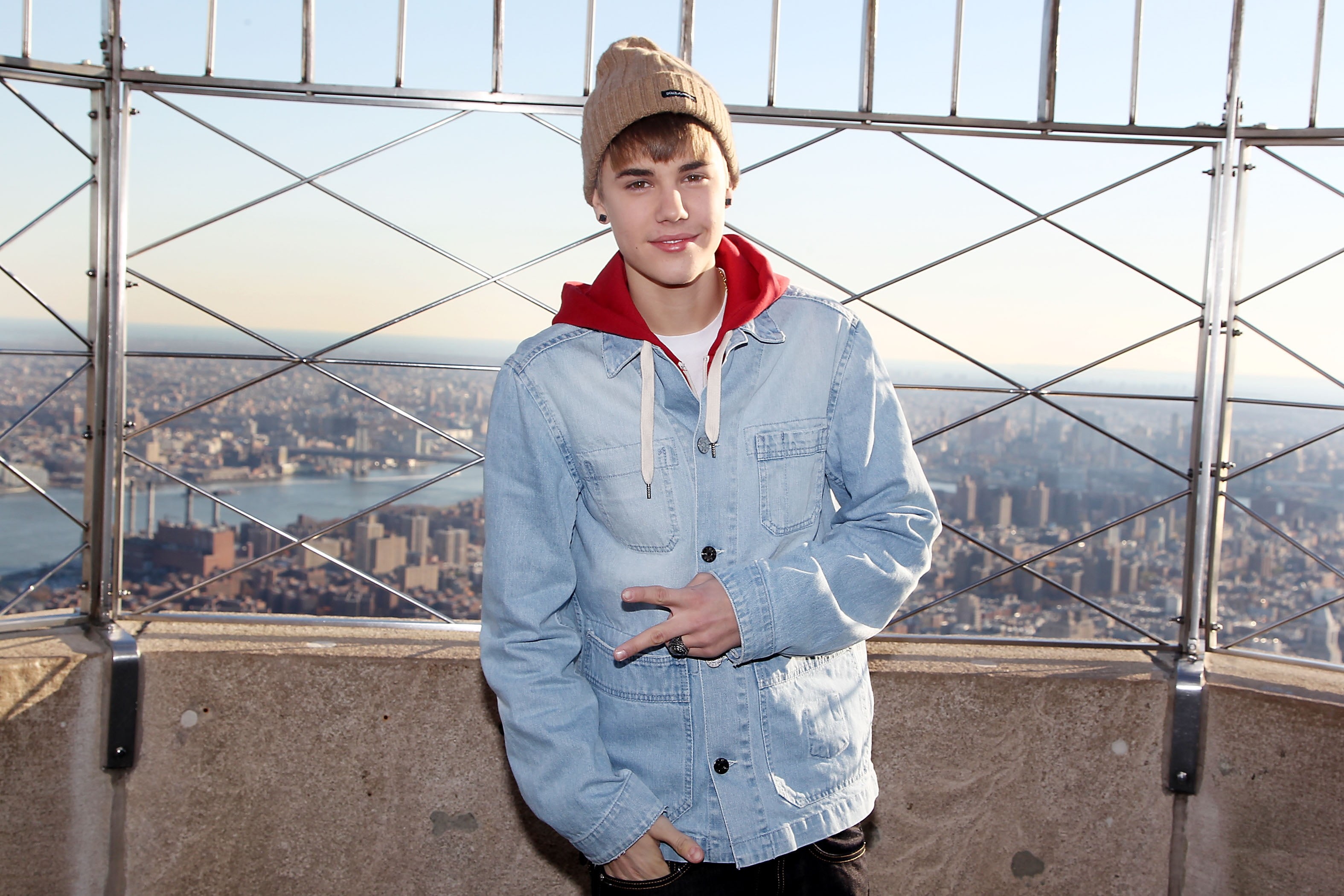 leisure activity, justin, 2K, cheerful, day, sky, front view, gesture, standing, railing, city, smiling, real people, roof, adult, caucasian Ethnicity, HD Wallpaper