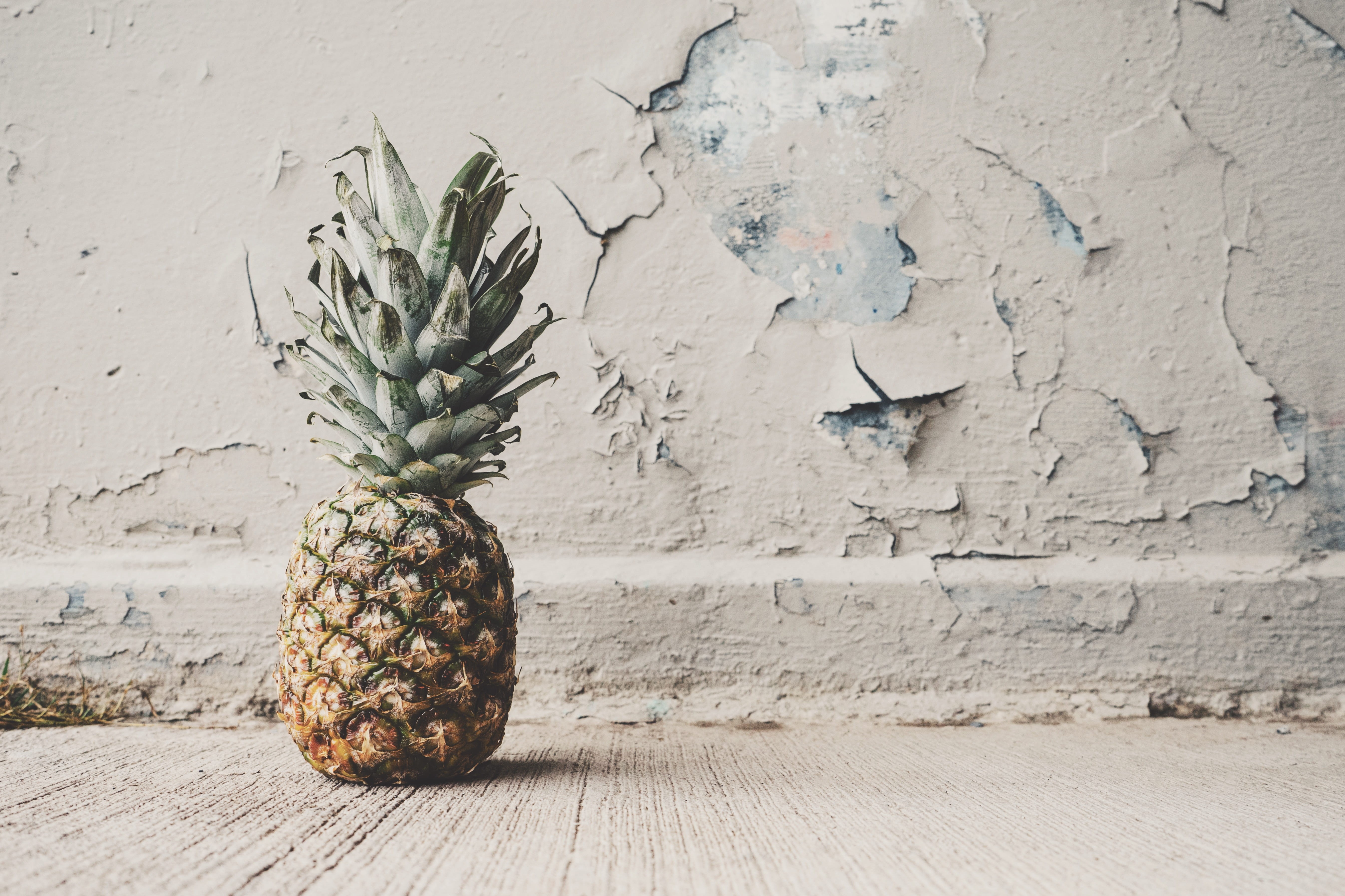 table, plant, food, fruit, healthy eating, indoors, 5K, domestic room, tropical fruit, rustique, no People, pineapple, freshness, vase, single object, HD Wallpaper