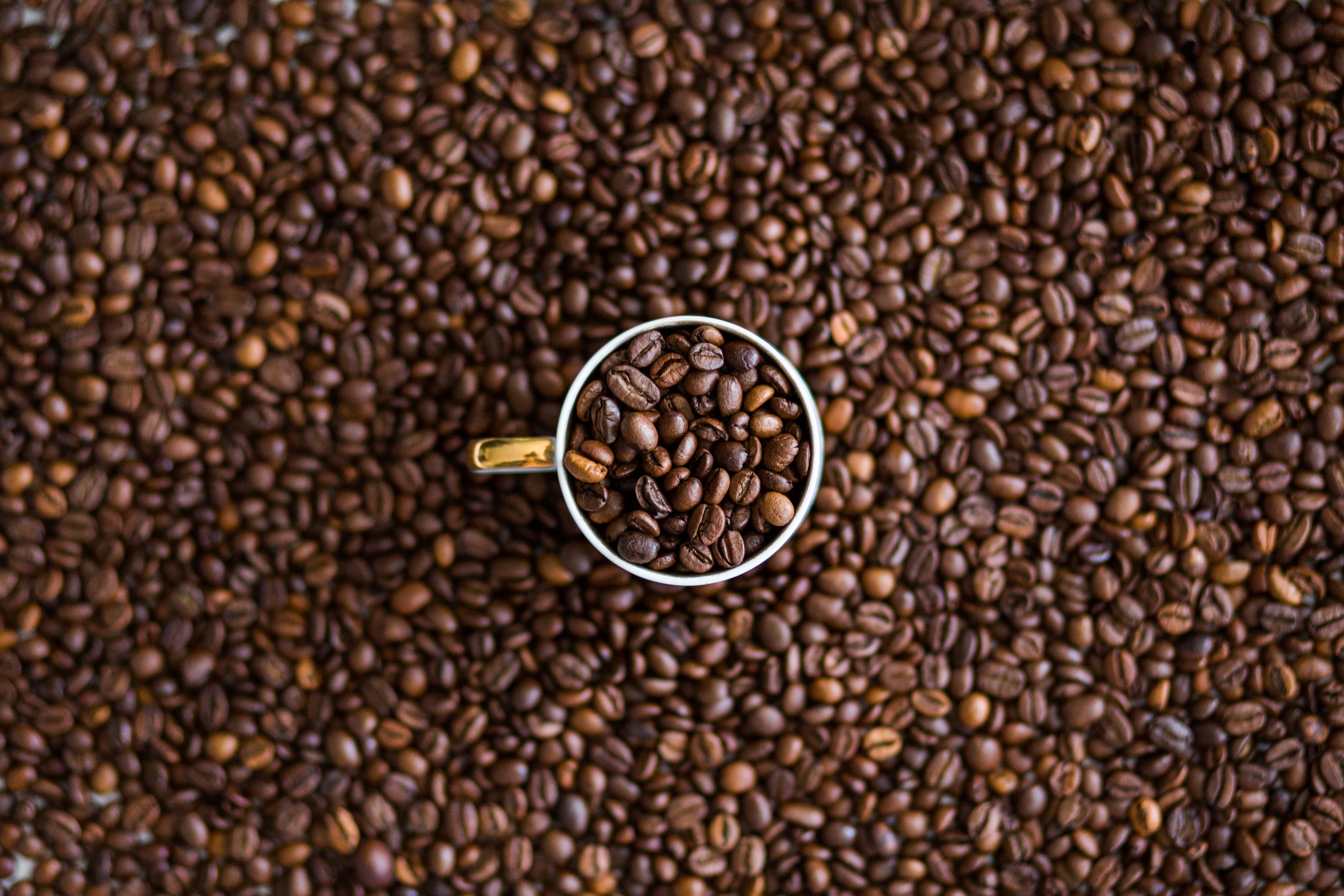 freshness, cup, 4K, raw coffee bean, backgrounds, coffee - drink, mug, coffee bean, brown, beans, high angle view, abundance, no people, large group of objects, HD Wallpaper