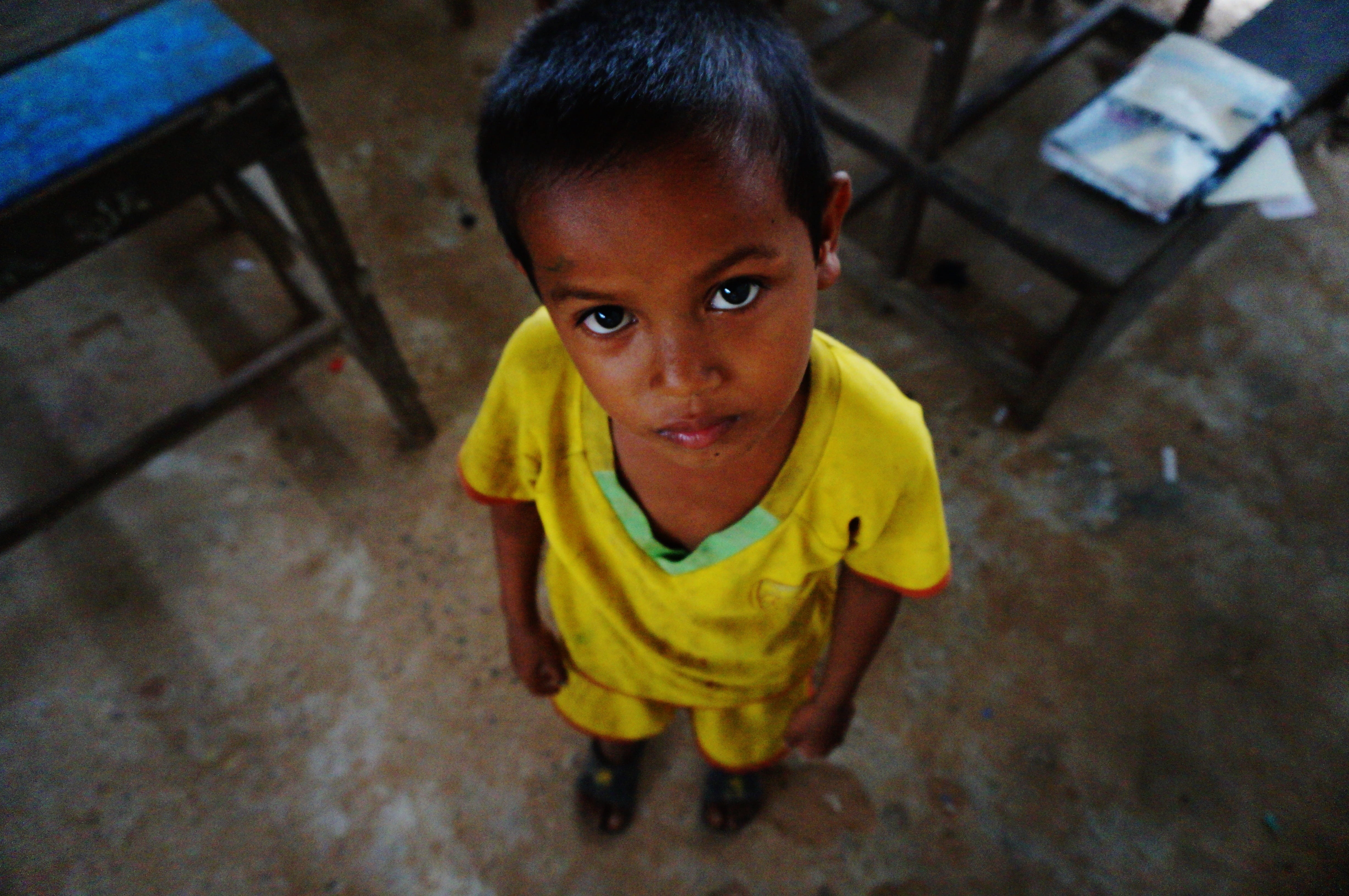 volunteering, india, child, real people, indian Ethnicity, people, flooring, indian Culture, dirty, portrait, volunteer, cute, lifestyle, lonely, kid, front view, HD Wallpaper