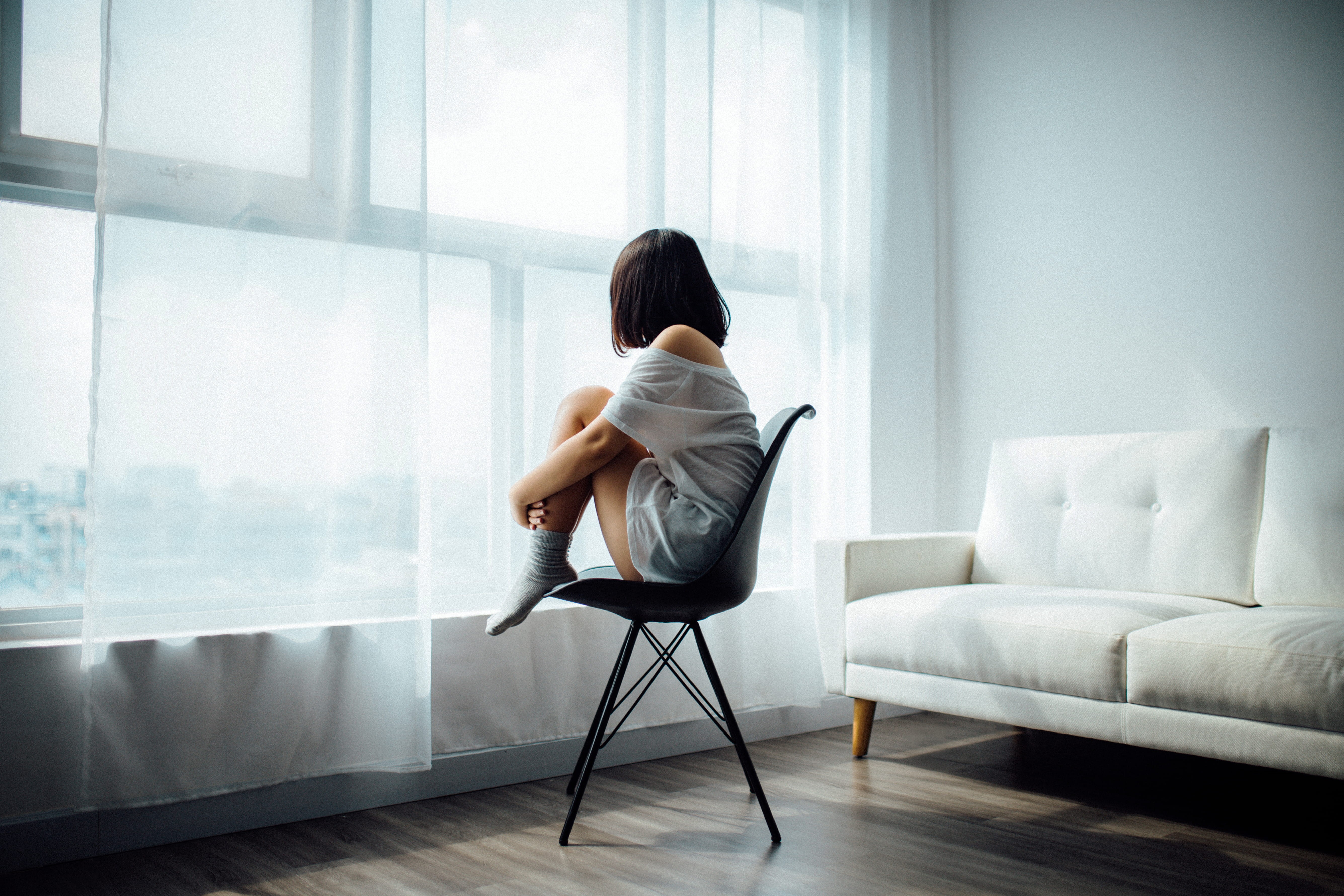 hair, modern design, furniture, contemplation, black, white, indoors, room, casual clothing, sitting, alone, sofa, glass, window, domestic room, interior design, HD Wallpaper