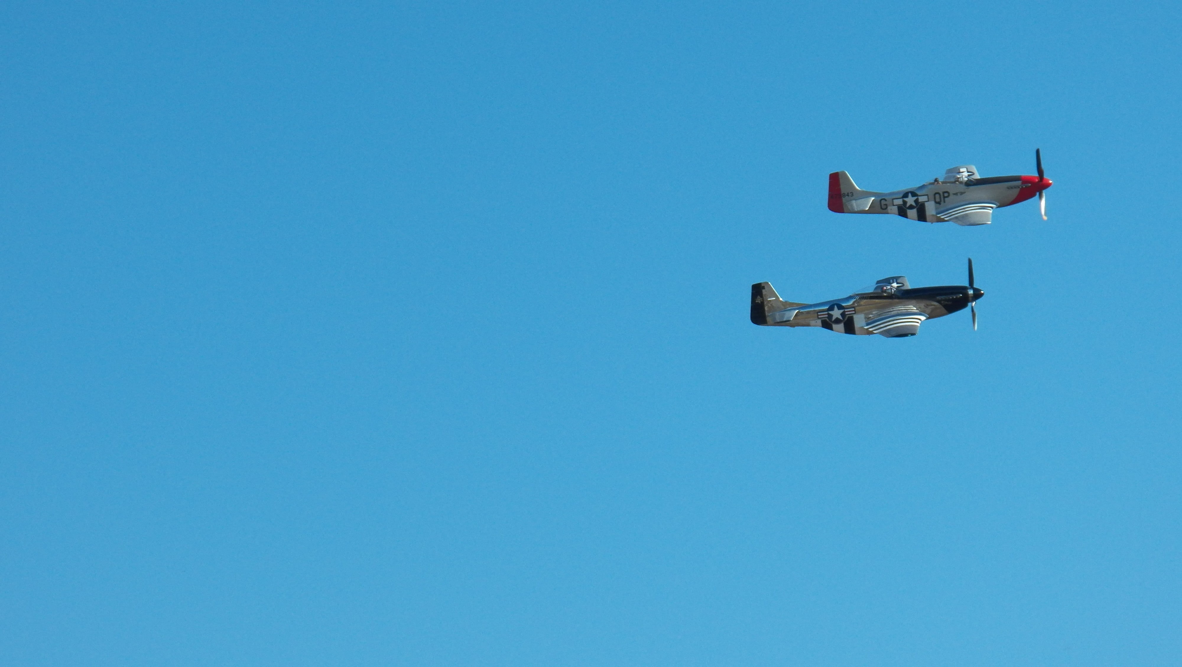 motion, jets, outdoors, aircraft, travel, military aircraft, airplane, low angle view, vehicle, clear sky, flying, MONROE NC, copy space, blue, gray, North American P-51 Mustang, HD Wallpaper