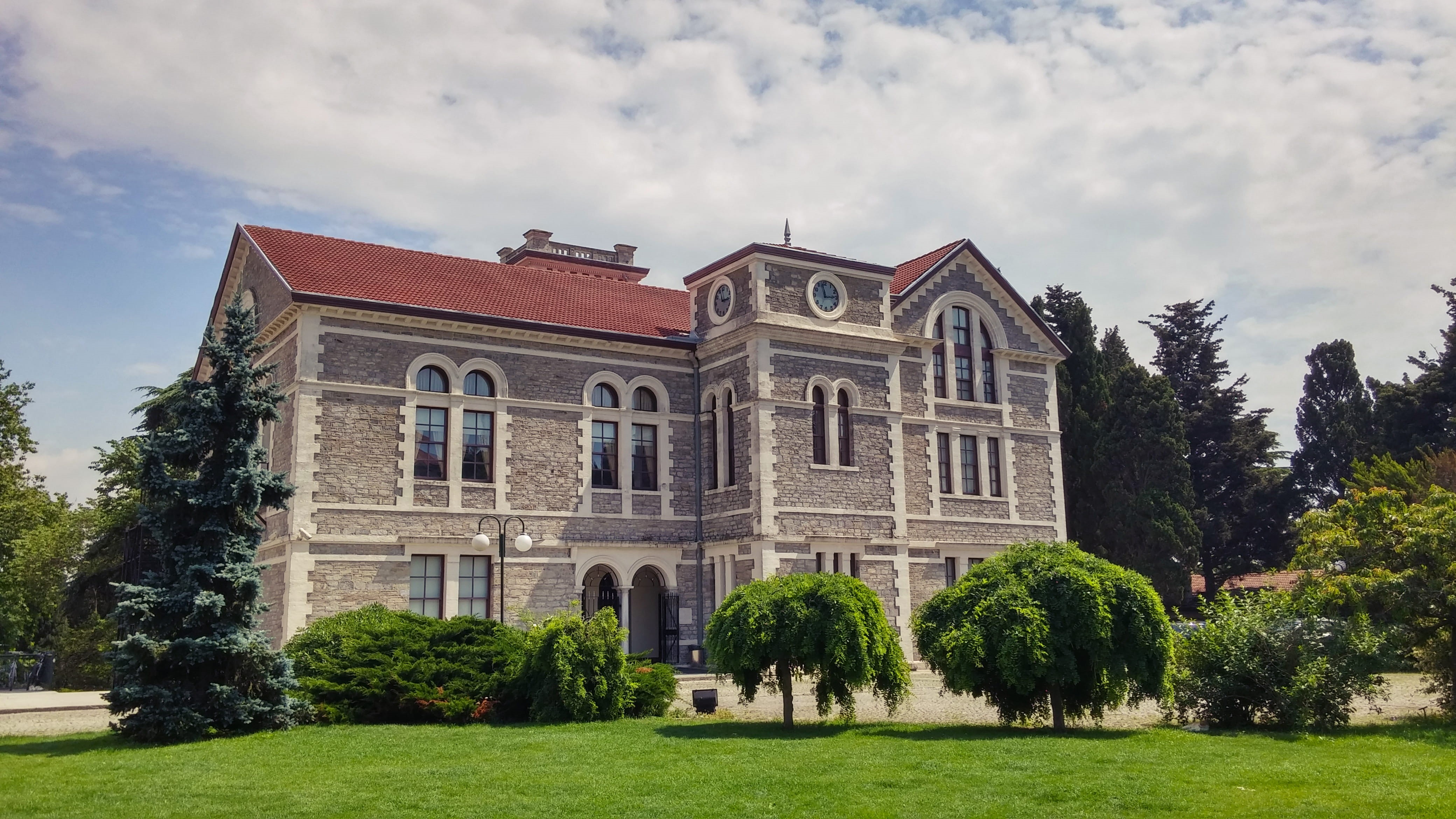 green, campus life, residential district, astonishing, structure, grass, campus, plant, lawn, collage, the past, turkey, arhitecture, outdoors, windows, HD Wallpaper