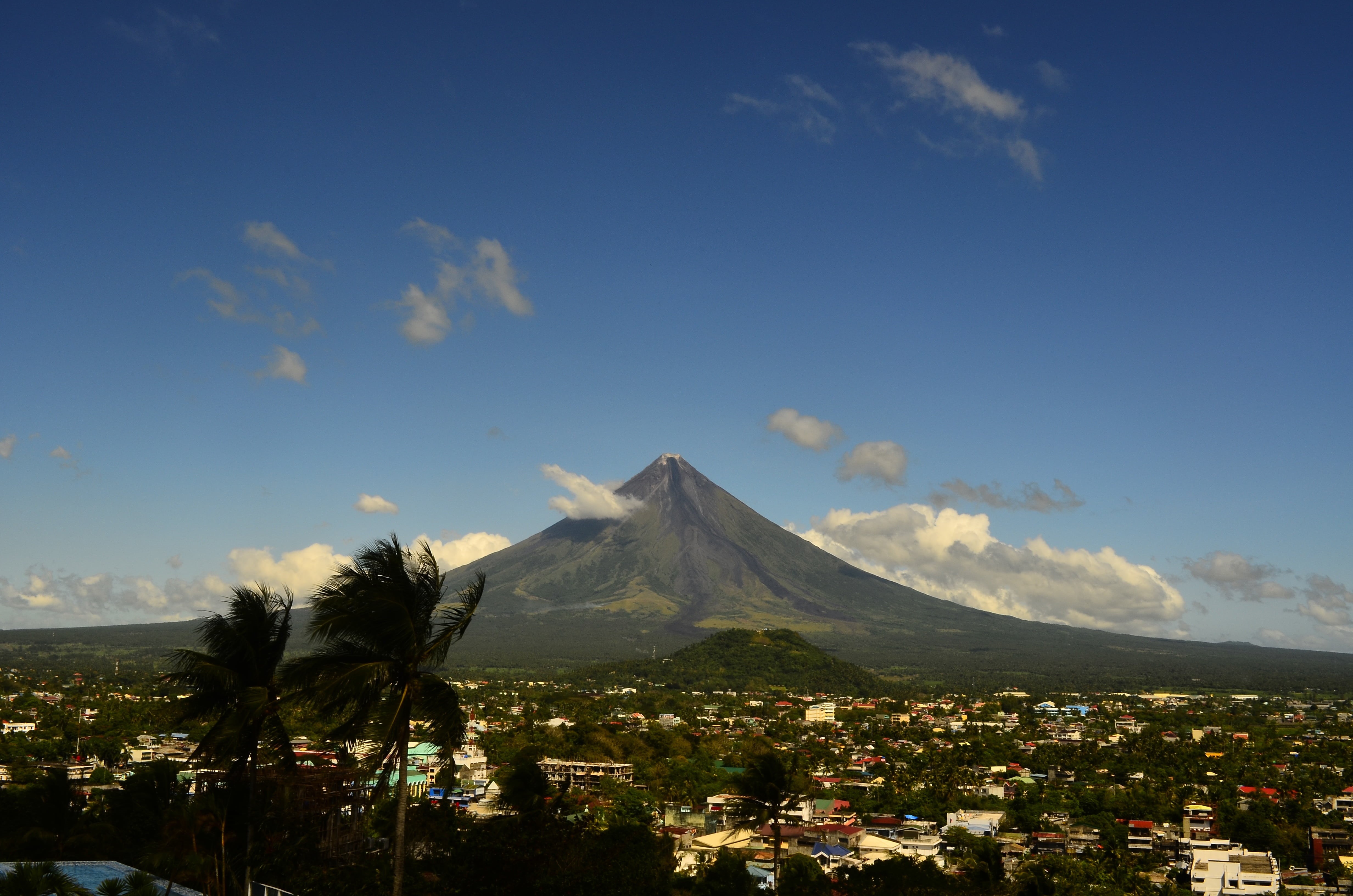 scenics - nature, no people, asia, sky, cone, albay, tree, blue, mountain, tropical, mayon, luzon, building exterior, travel, built structure, japan, volcanic crater, HD Wallpaper