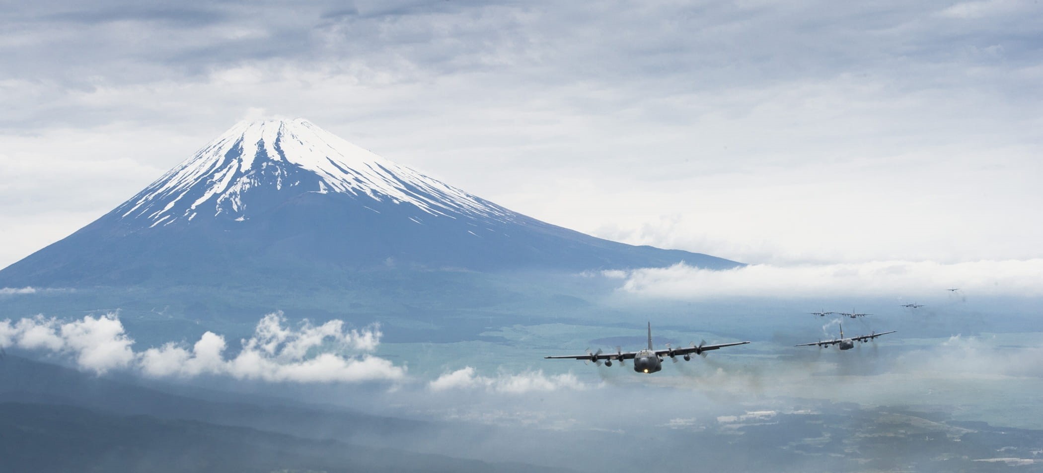 cargo, Fuji, planes, c-130, beauty in nature, water, aircraft, usa, Volcano, 1080P, transportation, sky, military, Japan, cloud - Sky, Mountain, no people, HD Wallpaper