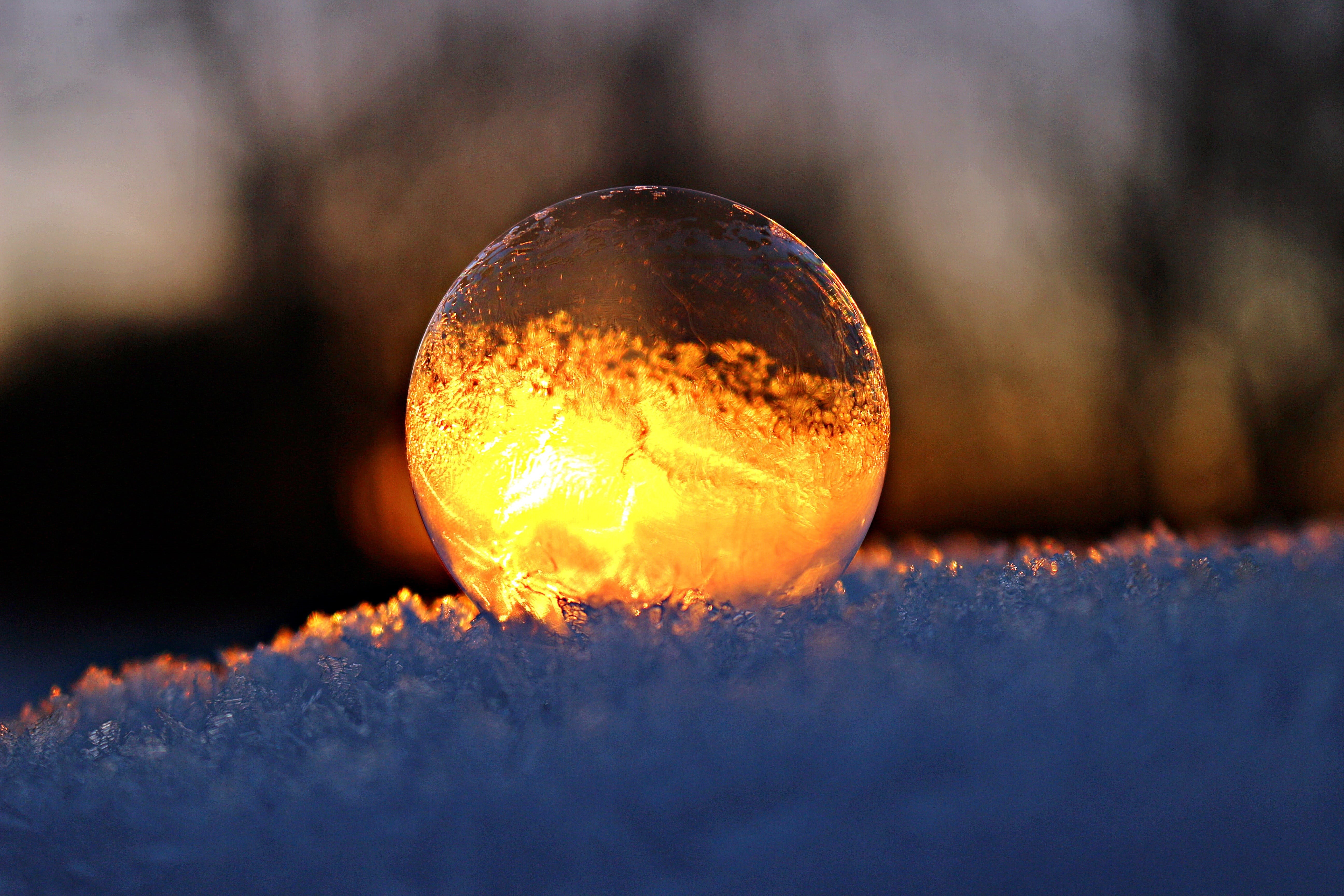 soap bubble, heat - temperature, light - natural phenomenon, surface level, environment, extreme close-up, outdoors, frozen, frost blister, frosted soap bubble, HD Wallpaper
